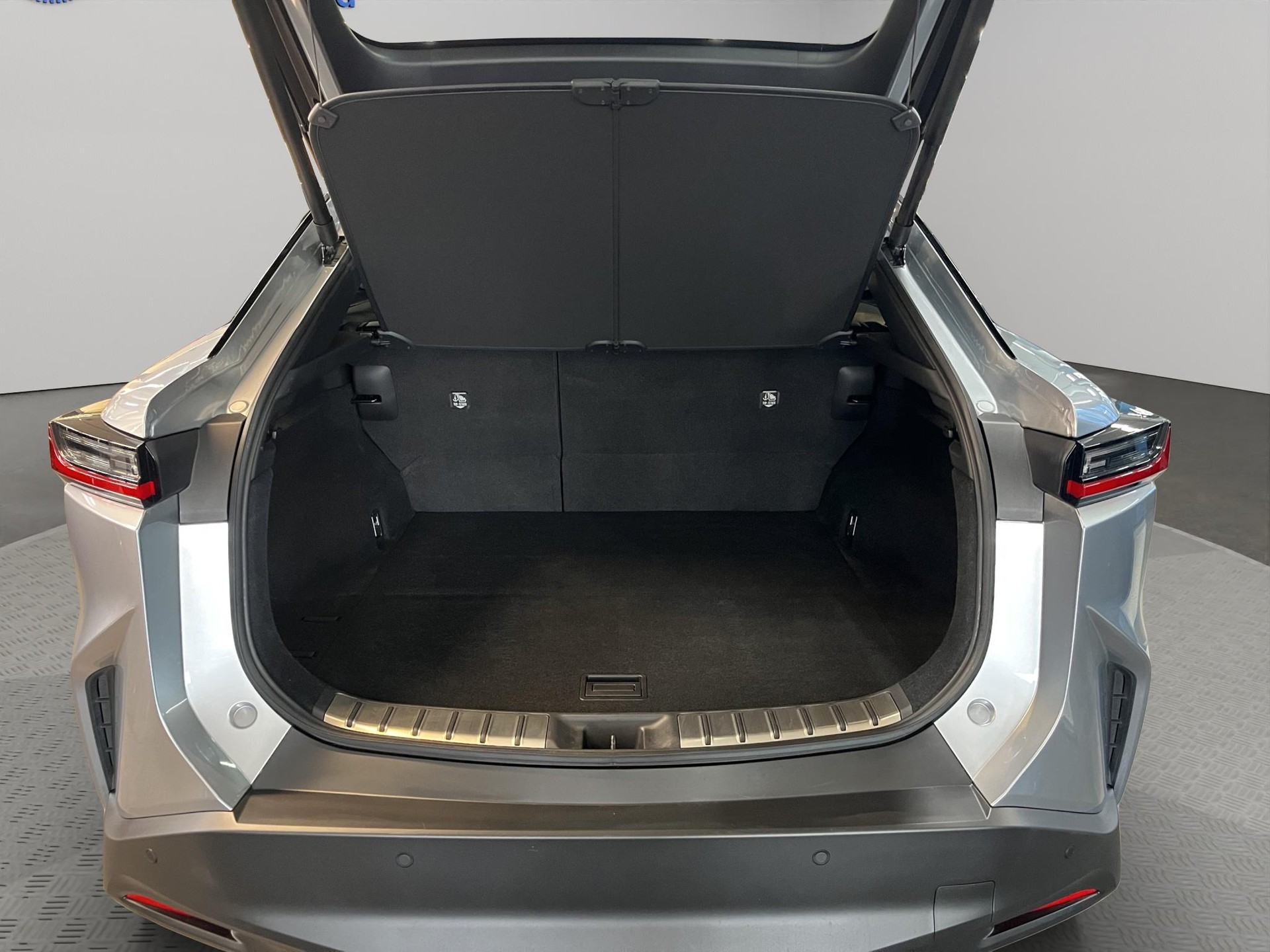 LEXUS RZ 450e Comfort-image-12