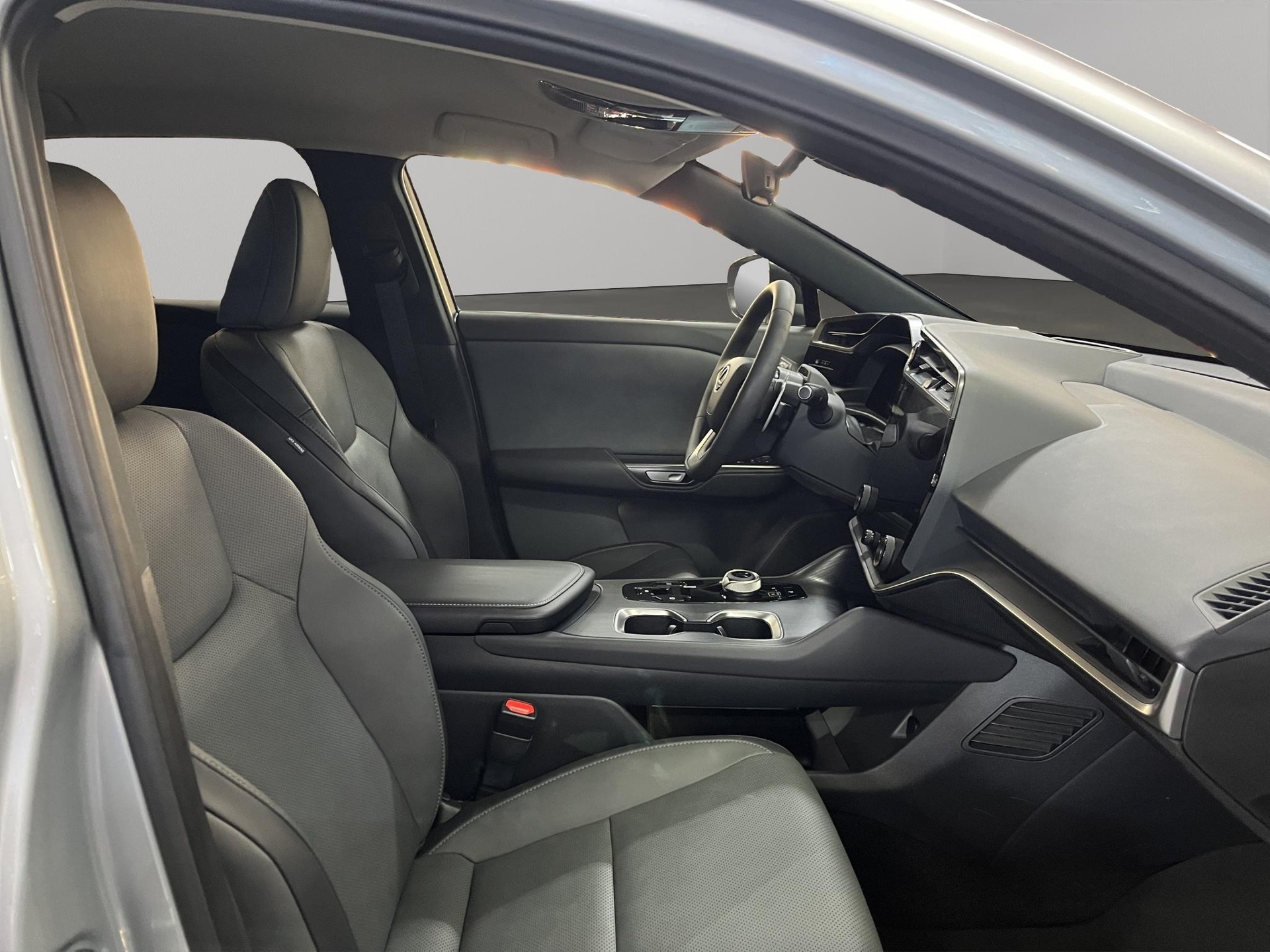 LEXUS RZ 450e Comfort-image-8