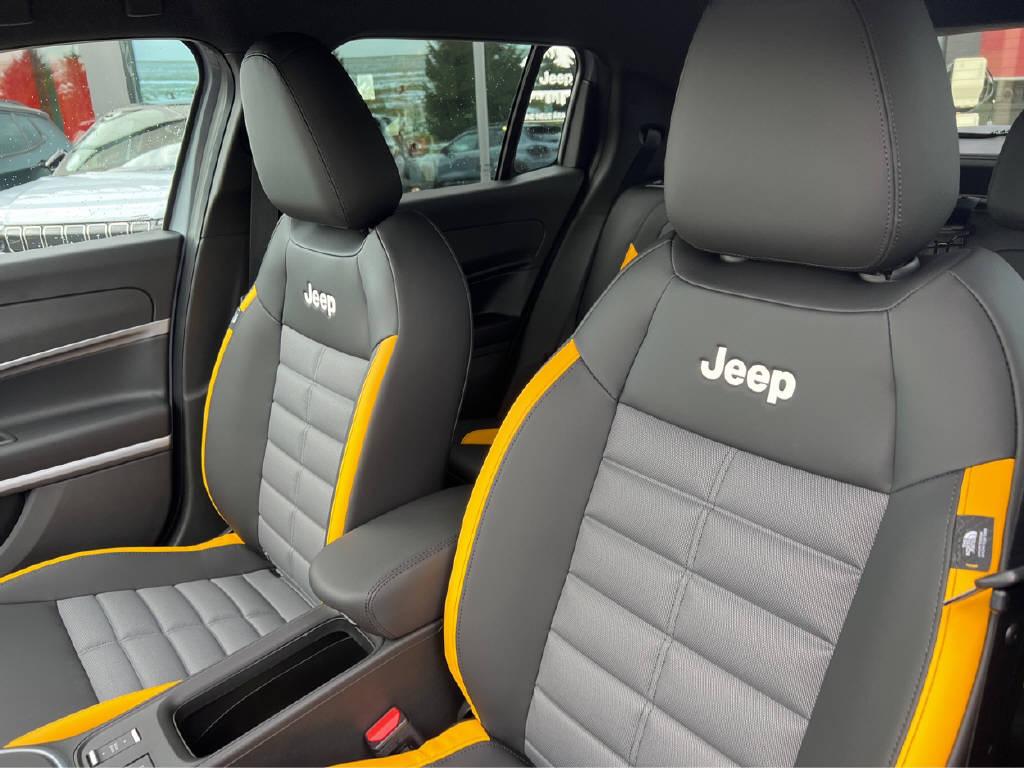JEEP Avenger 1.2 MHEV The North Face 4xe-image-6