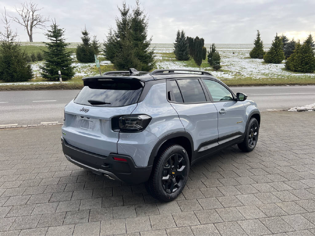 JEEP Avenger 1.2 MHEV The North Face 4xe-image-3