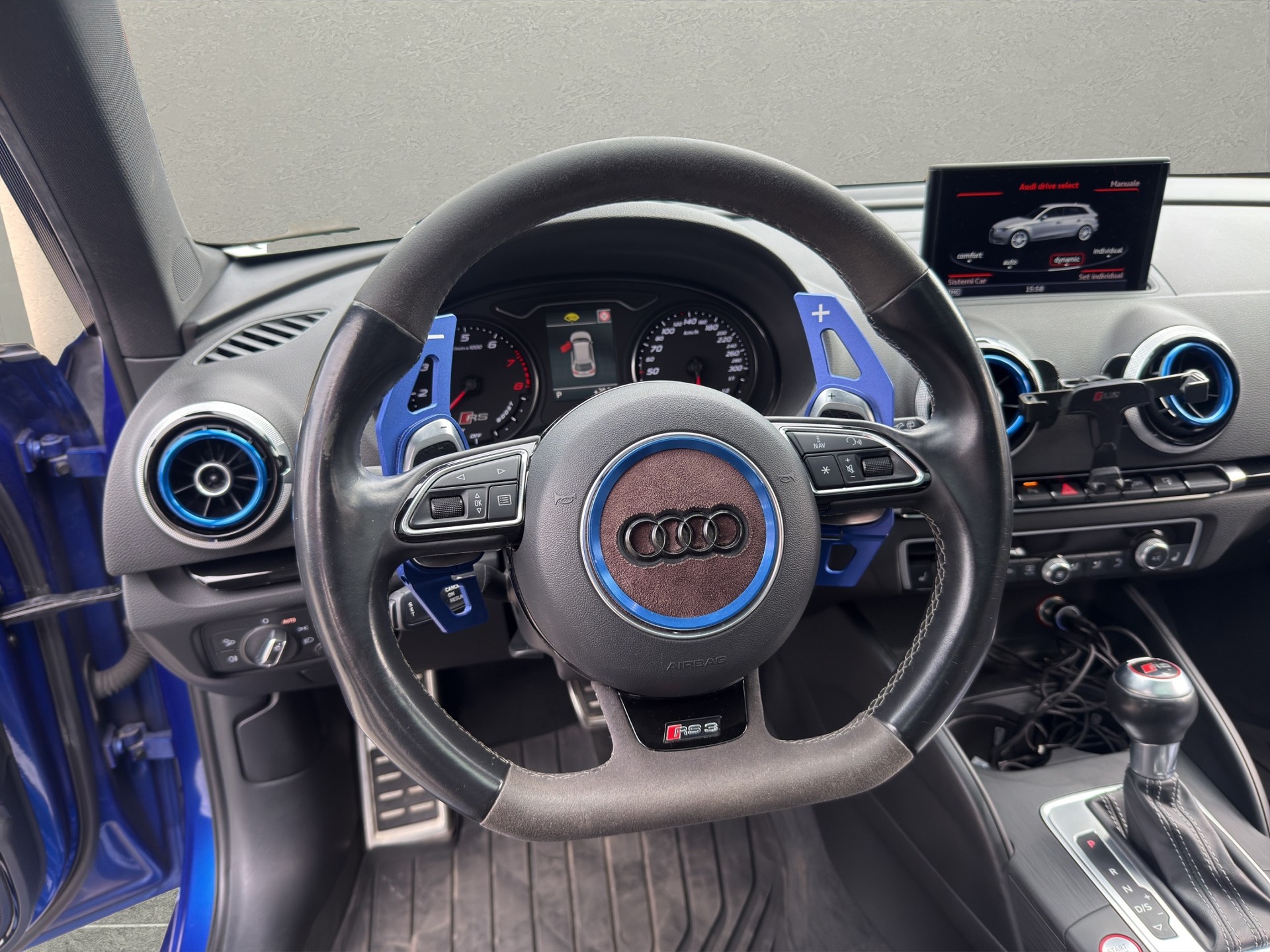 AUDI RS3 2.5 TSI quattro S-tronic-image-9