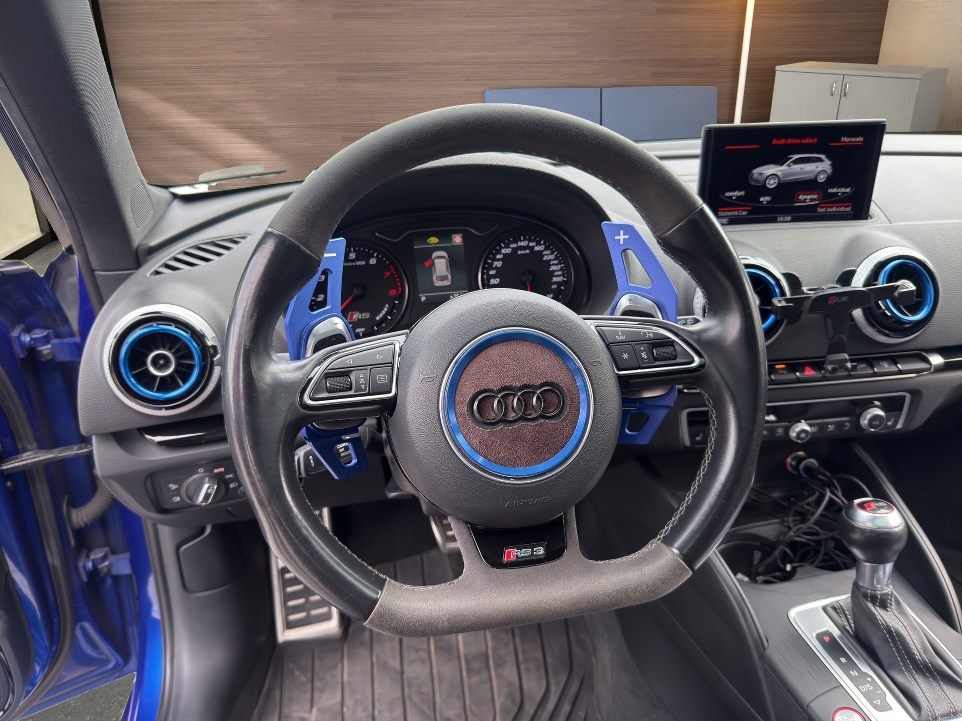AUDI RS3 2.5 TSI quattro S-tronic-image-9