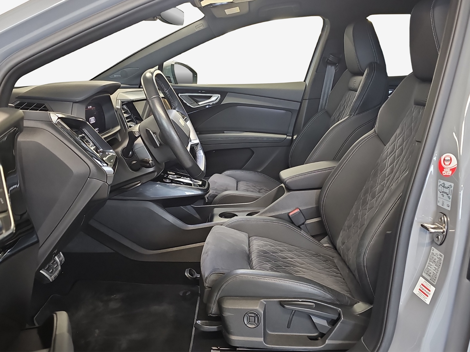 AUDI Q4 e-tron 50 quattro-image-8