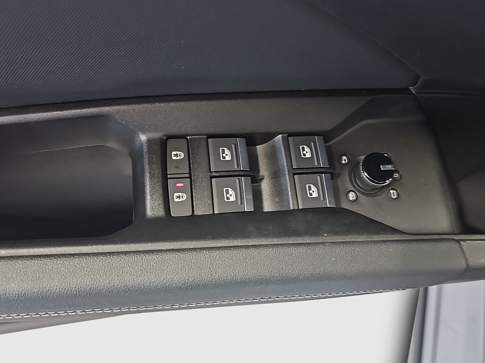AUDI Q4 e-tron 50 quattro-image-16