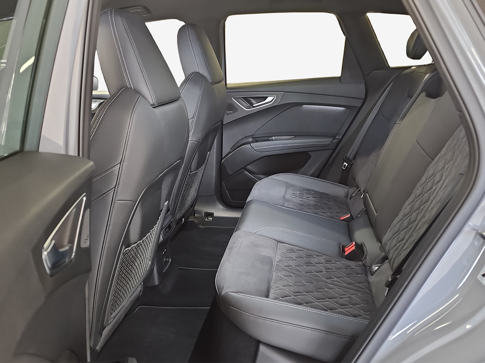 AUDI Q4 e-tron 50 quattro-image-12