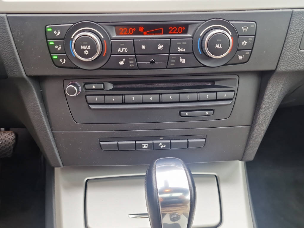 BMW 335i xDrive Coupé-image-11