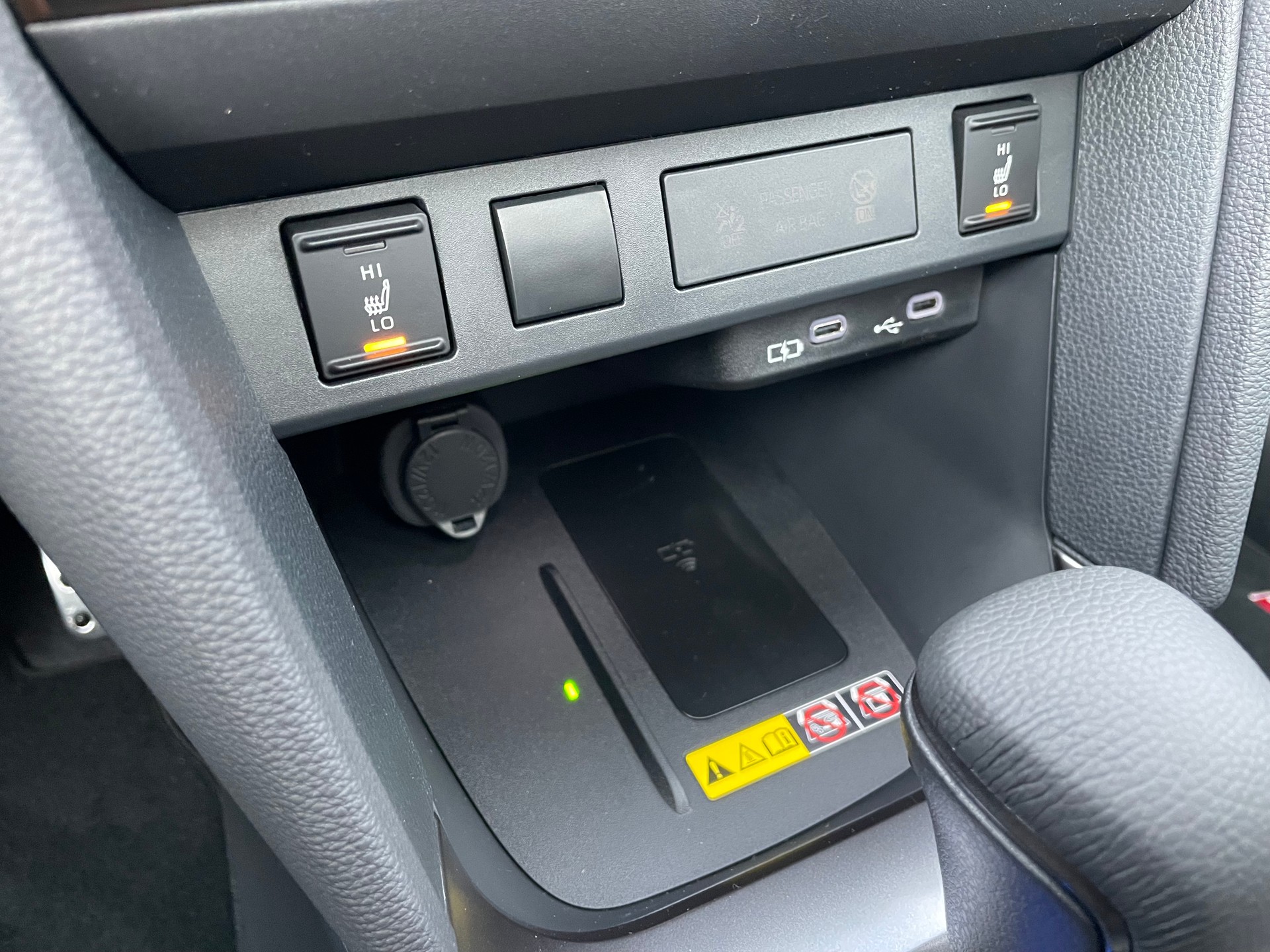 TOYOTA Yaris Cross 1.5 GR Sport e-CVT-image-24