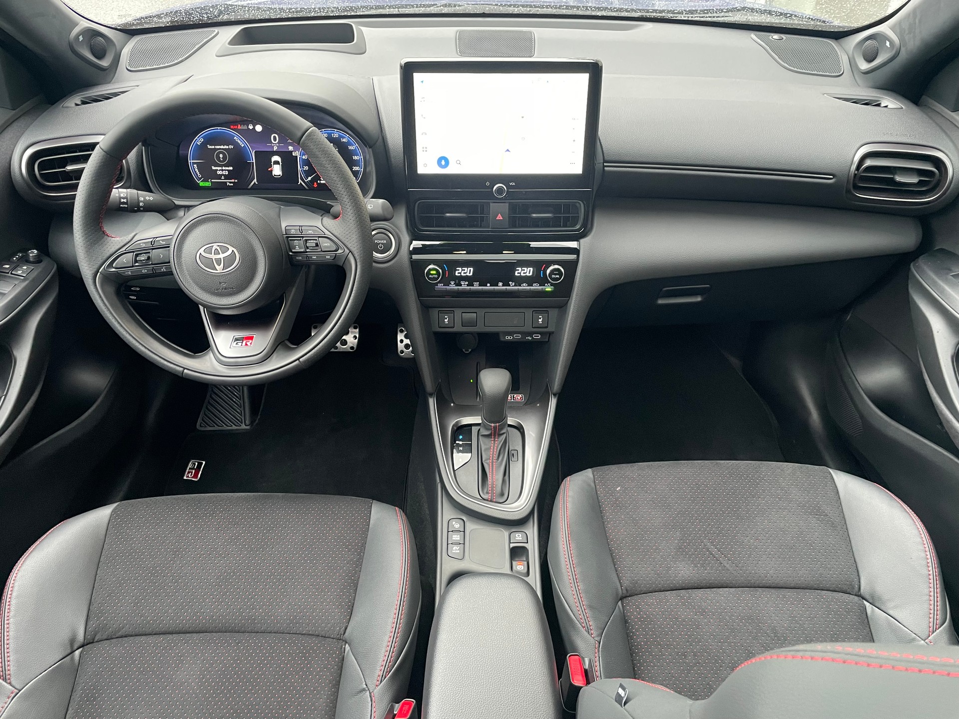 TOYOTA Yaris Cross 1.5 GR Sport e-CVT-image-11