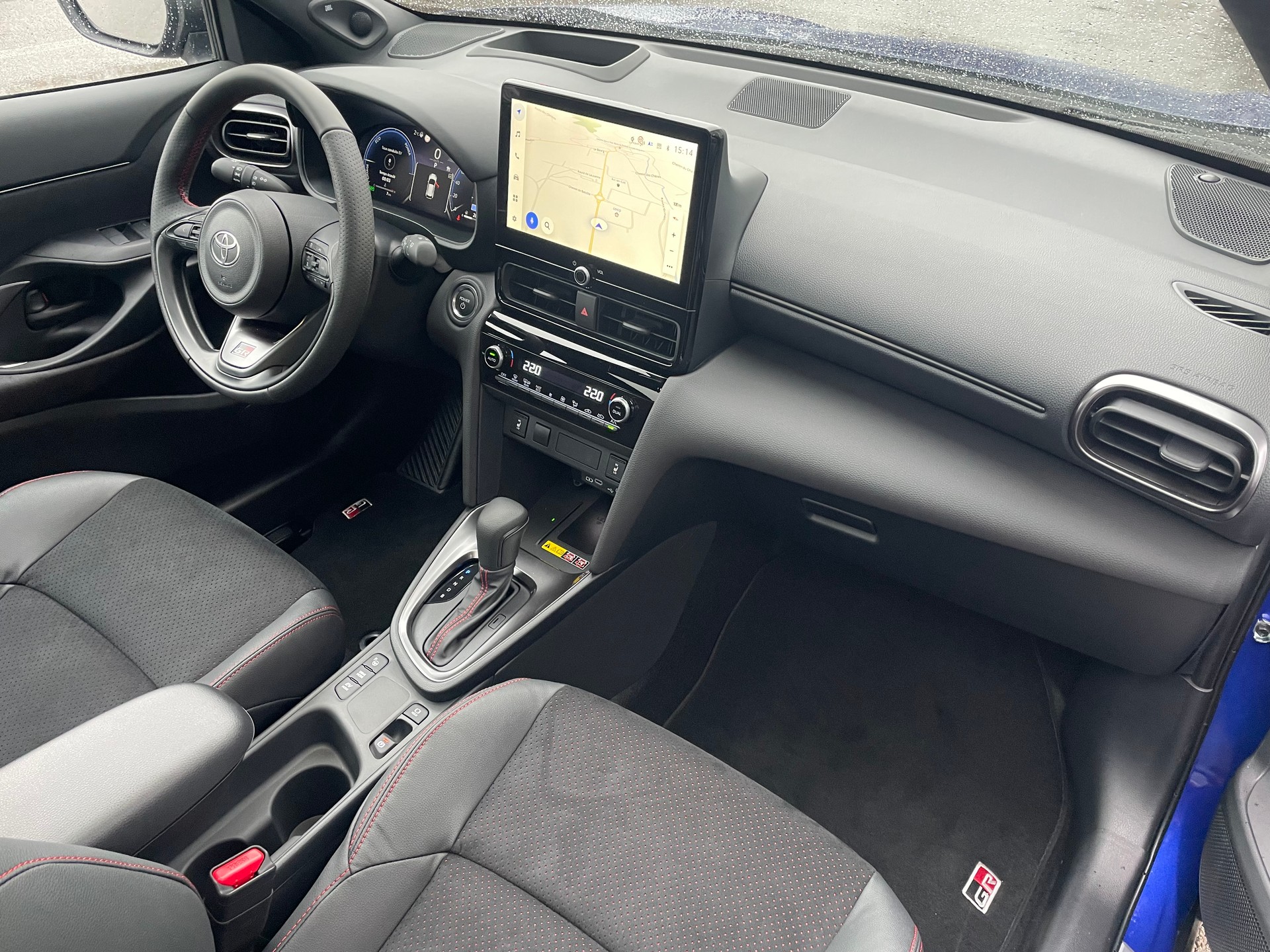 TOYOTA Yaris Cross 1.5 GR Sport e-CVT-image-12