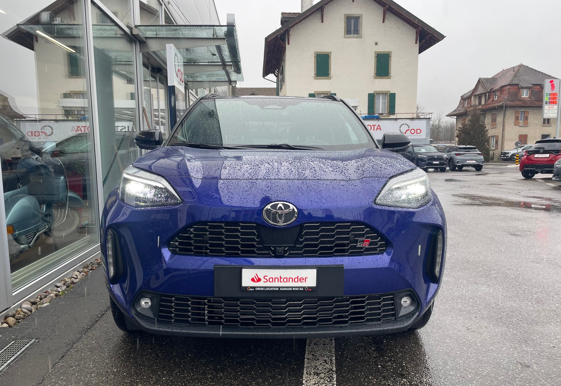 TOYOTA Yaris Cross 1.5 GR Sport e-CVT-image-1