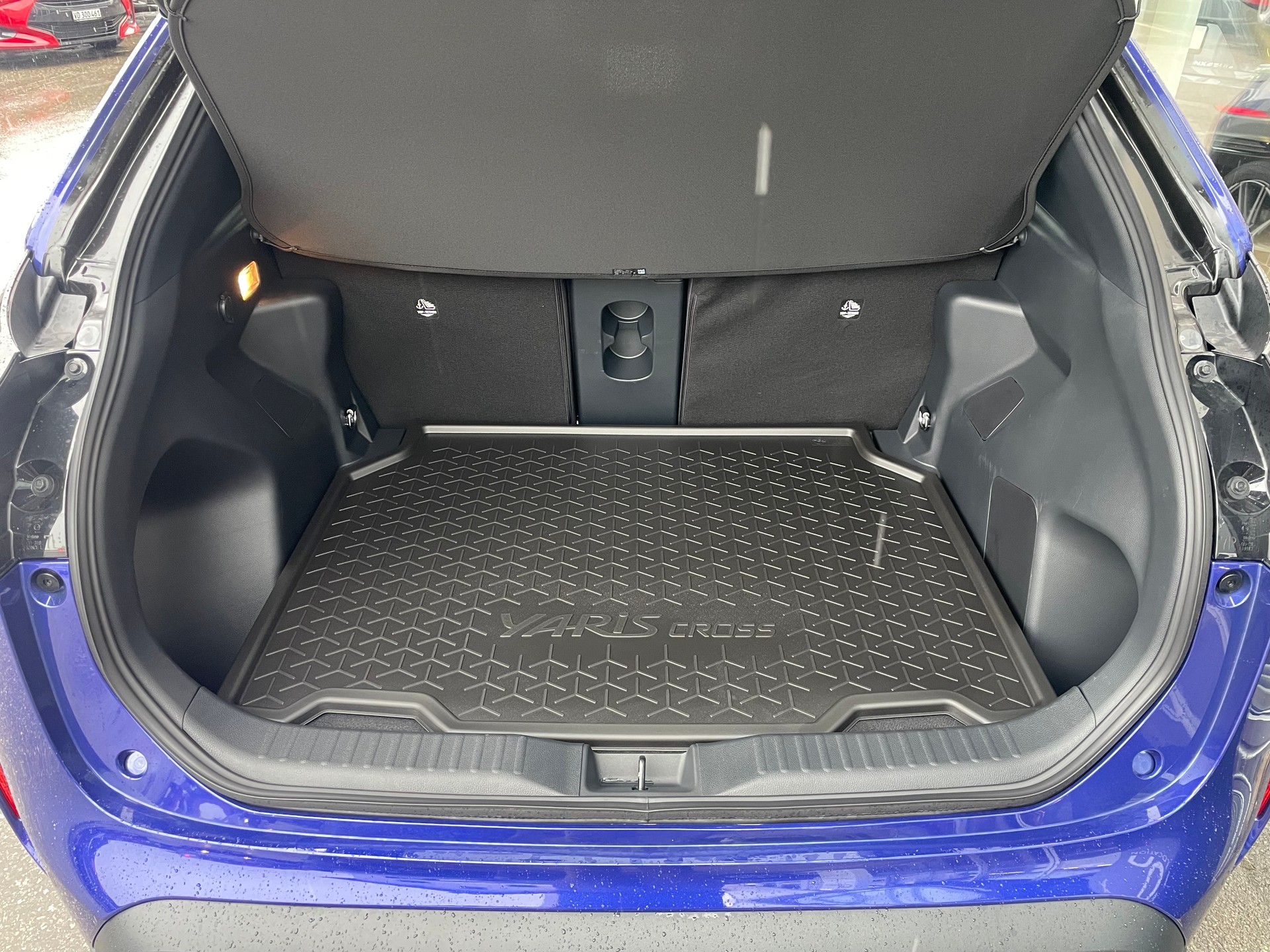 TOYOTA Yaris Cross 1.5 GR Sport e-CVT-image-9