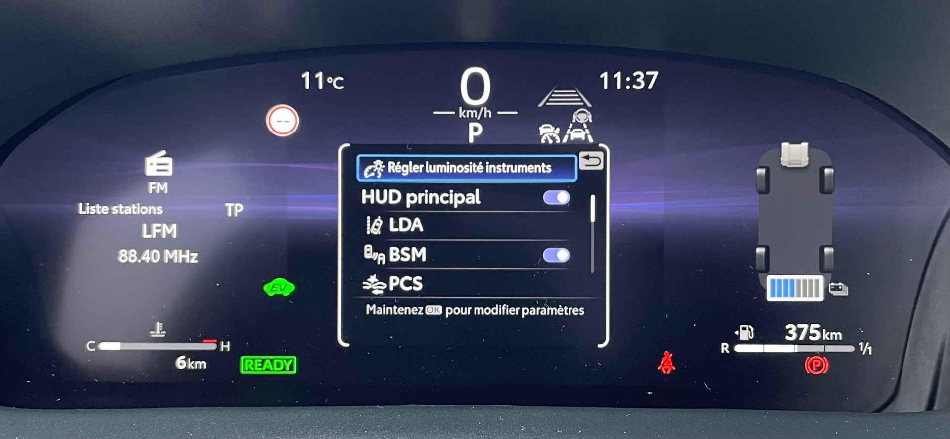 TOYOTA Yaris Cross 1.5 GR Sport e-CVT-image-28