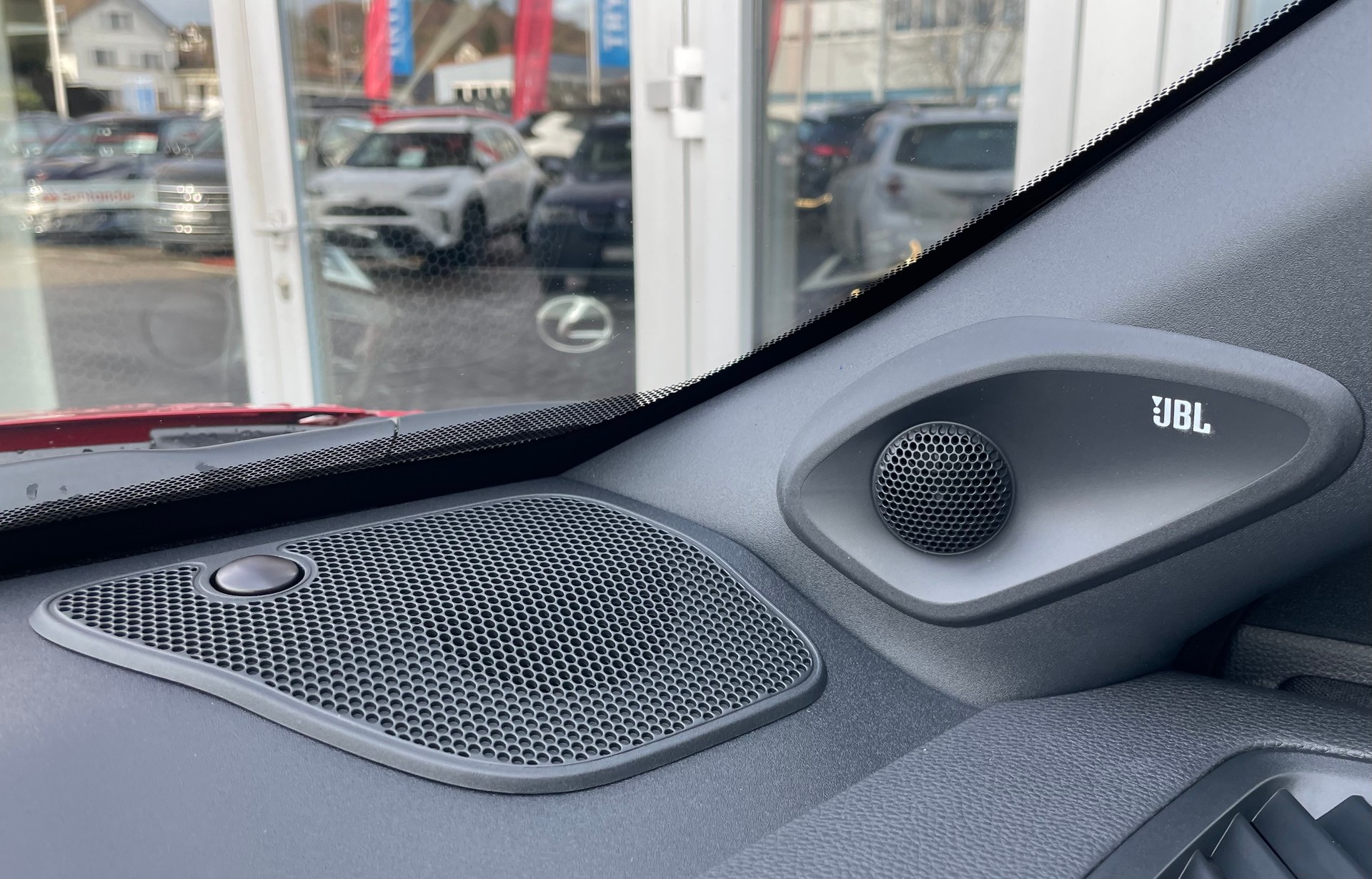 TOYOTA Yaris Cross 1.5 GR Sport e-CVT-image-22