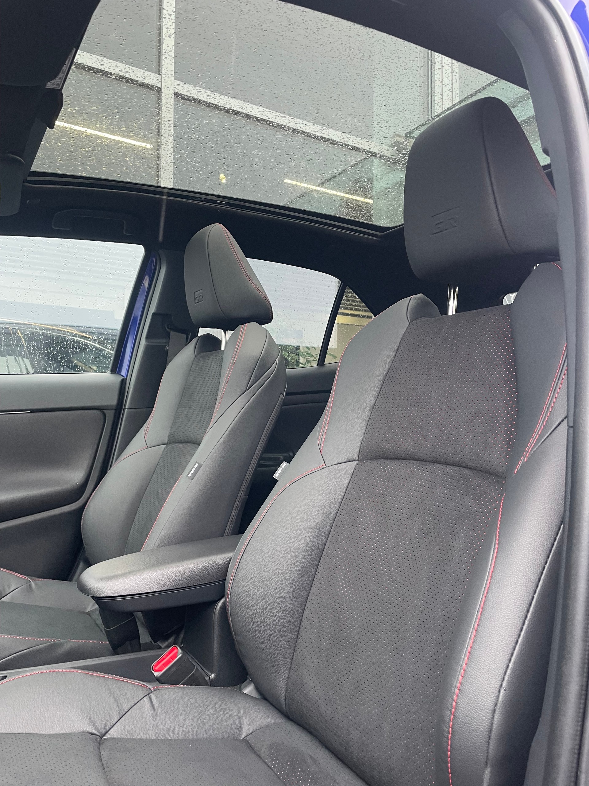 TOYOTA Yaris Cross 1.5 GR Sport e-CVT-image-13