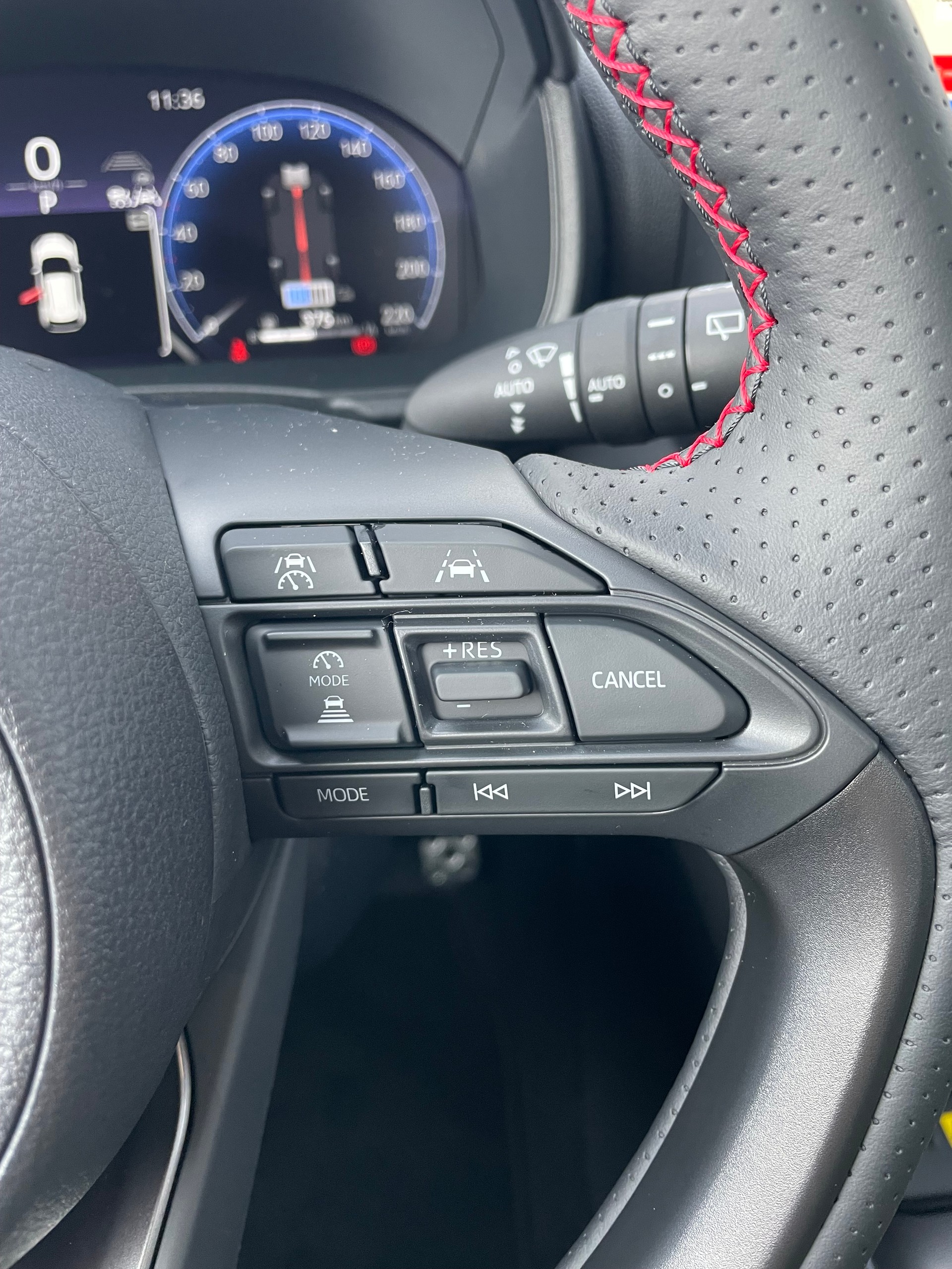 TOYOTA Yaris Cross 1.5 GR Sport e-CVT-image-18