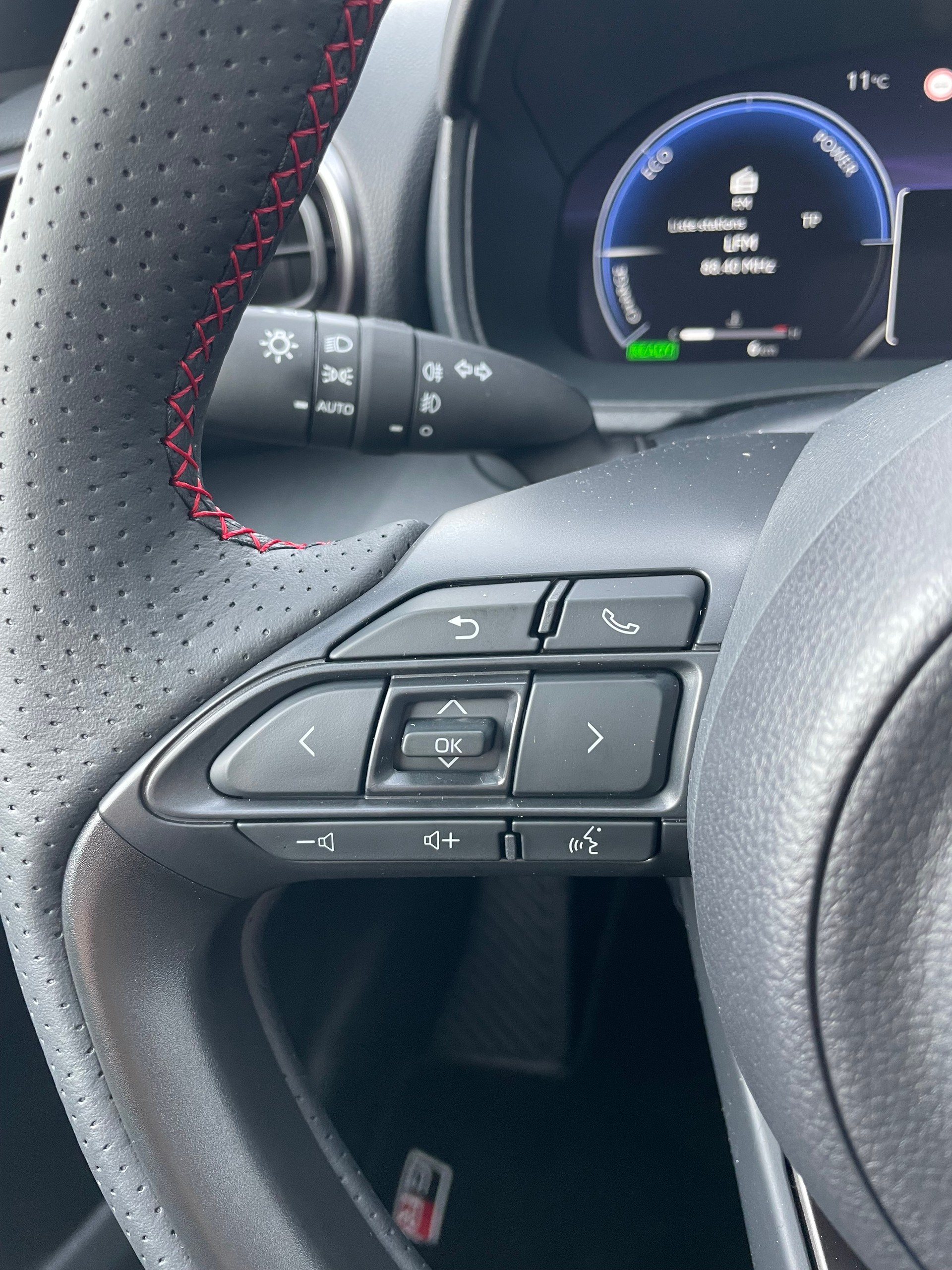 TOYOTA Yaris Cross 1.5 GR Sport e-CVT-image-19