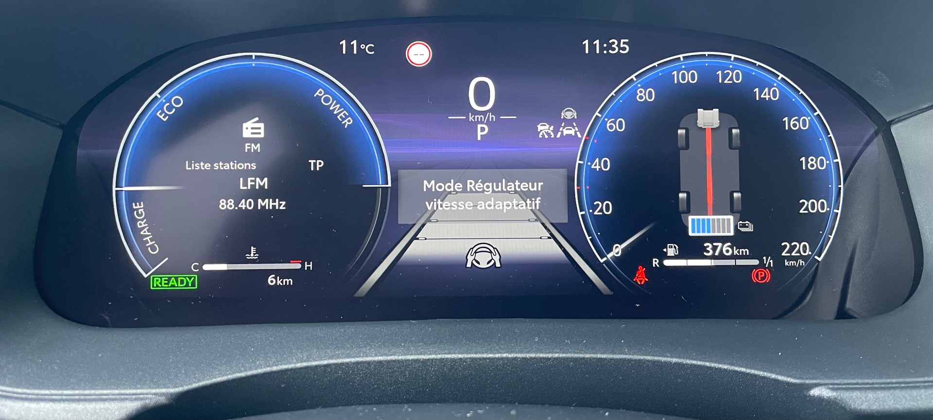 TOYOTA Yaris Cross 1.5 GR Sport e-CVT-image-16