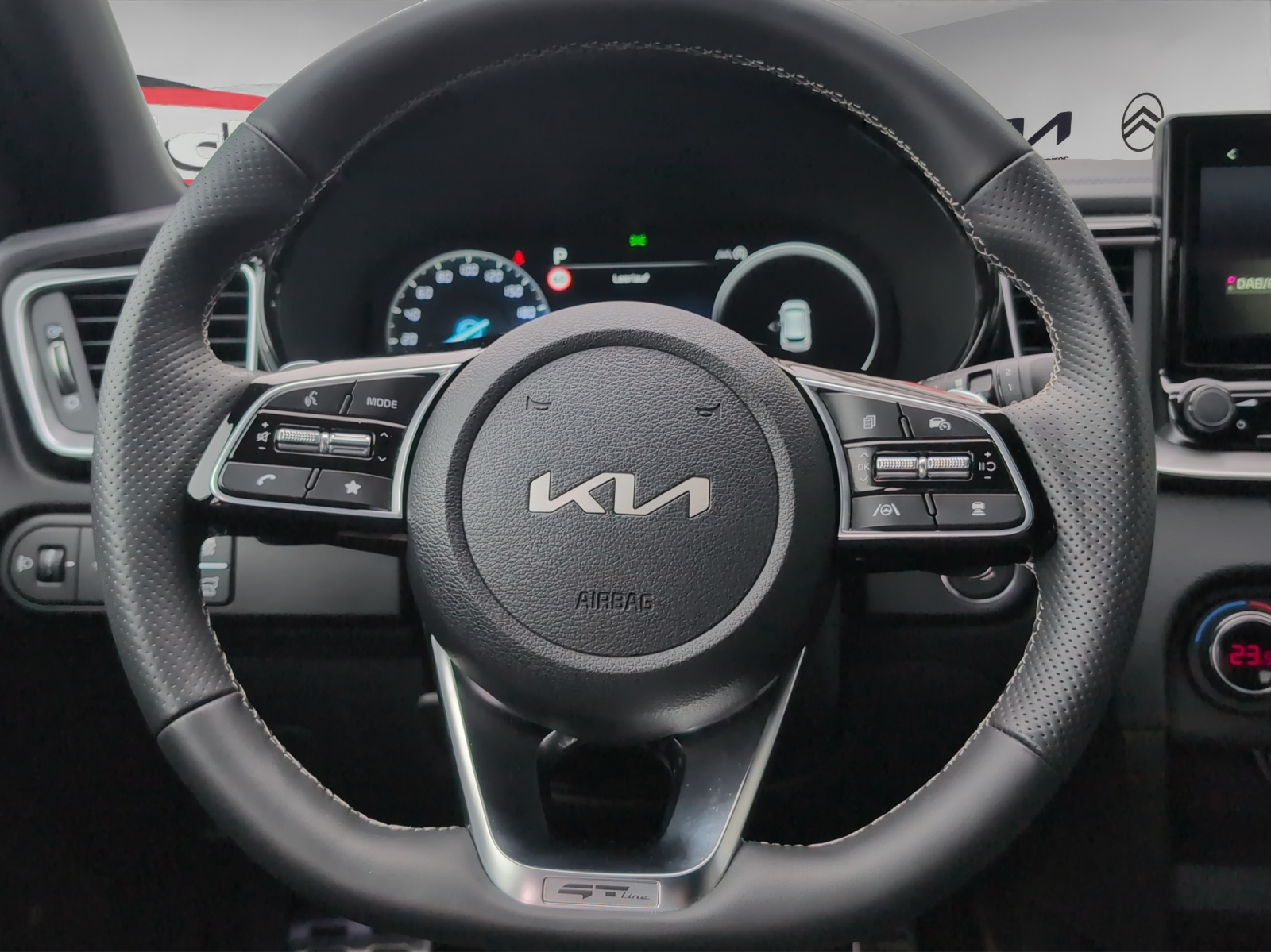 KIA Ceed SW 1.5 T-GDi MHEV GT-Line / inkl. Winterräder / CH Herstellergarantie bis 6.2032 / Leasing Aktion 0.99% 36 Mte.-image-11