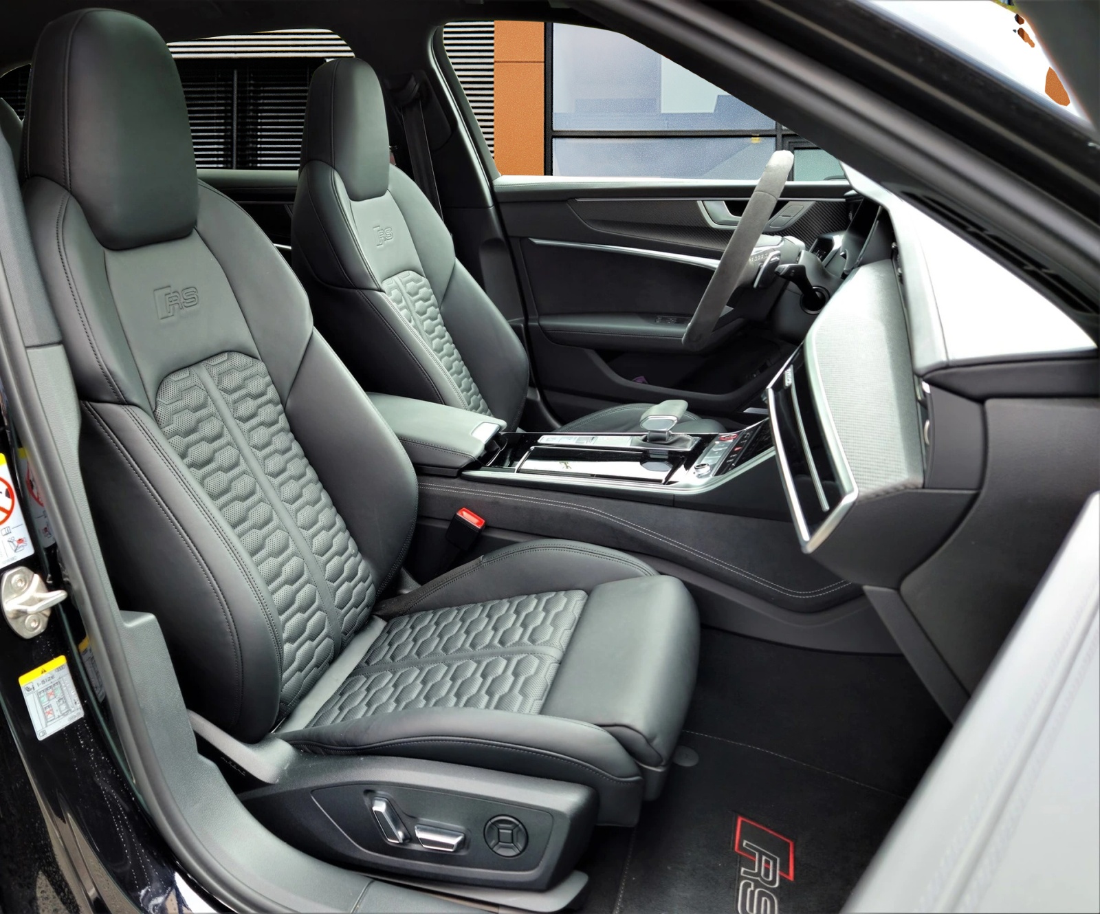 AUDI RS6 Avant 4.0 TFSI V8 quattro-image-9