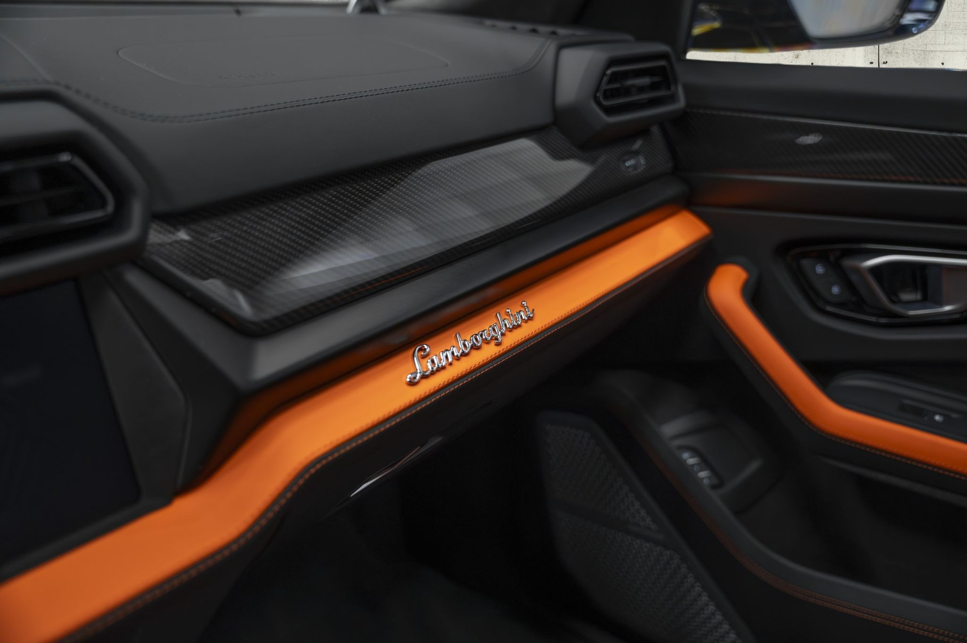 LAMBORGHINI Urus SE-image-11