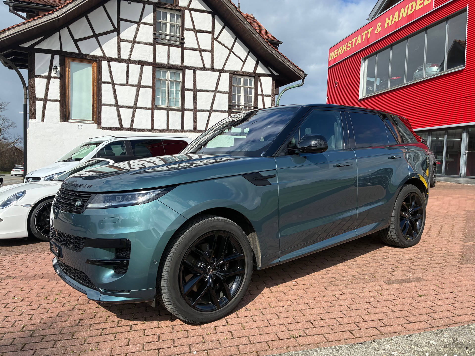 LAND ROVER Range Rover Sport 3.0 Diesel 350 PS Dynamic-image-1