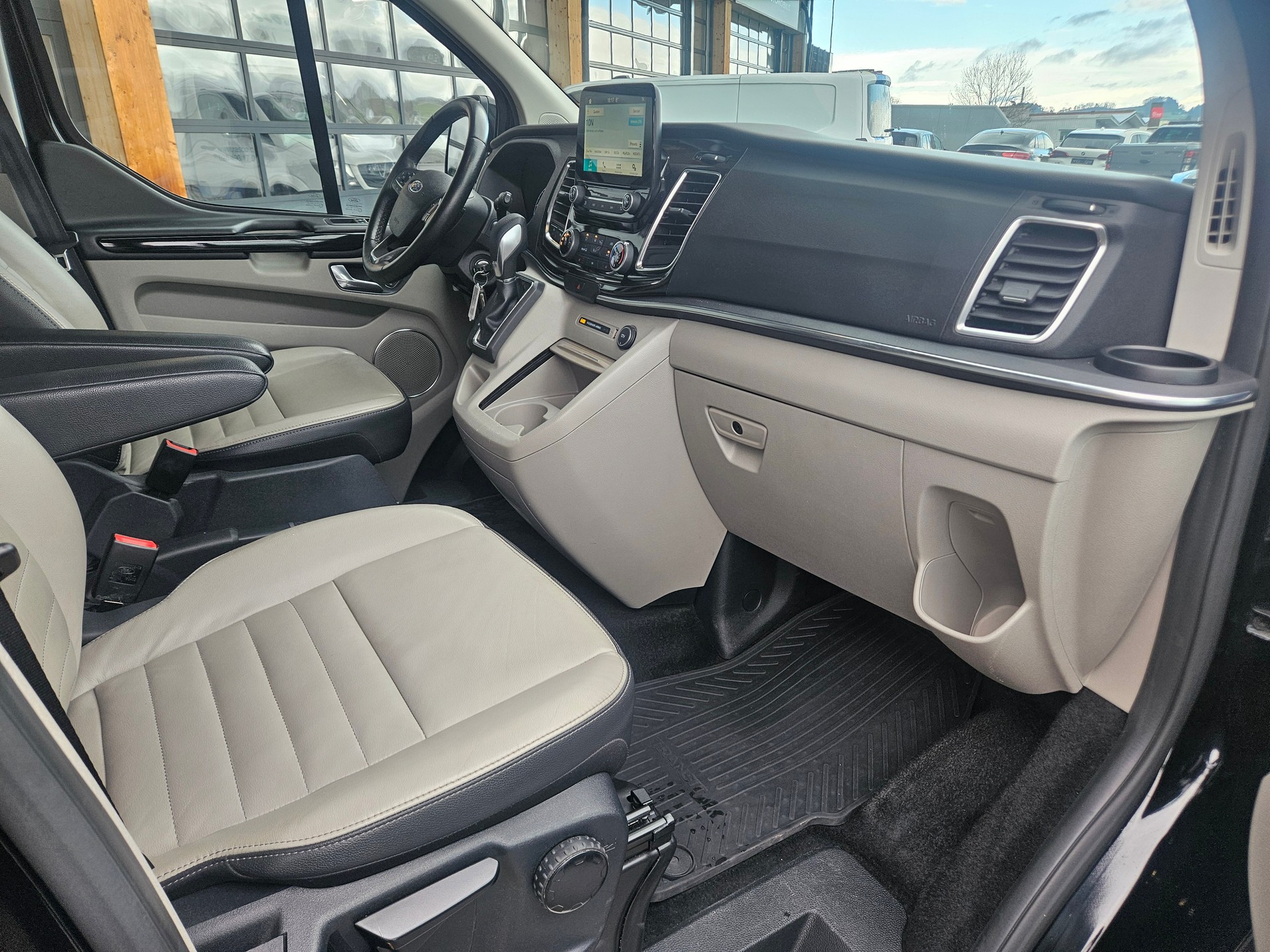 FORD Tourneo Custom 310 L2H1 Titanium SelectShift A-image-9