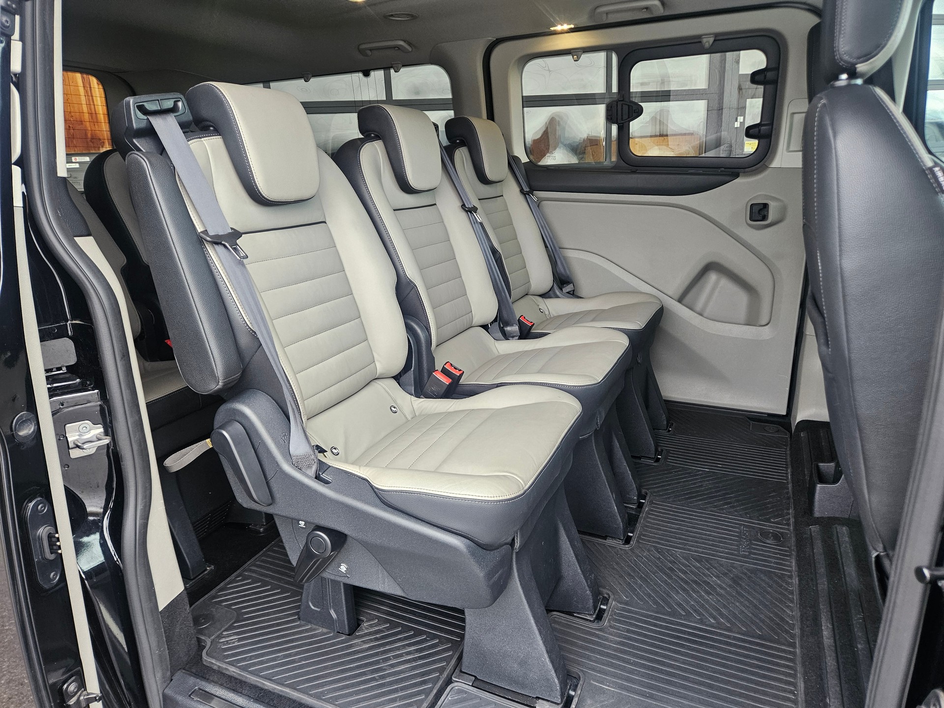 FORD Tourneo Custom 310 L2H1 Titanium SelectShift A-image-14