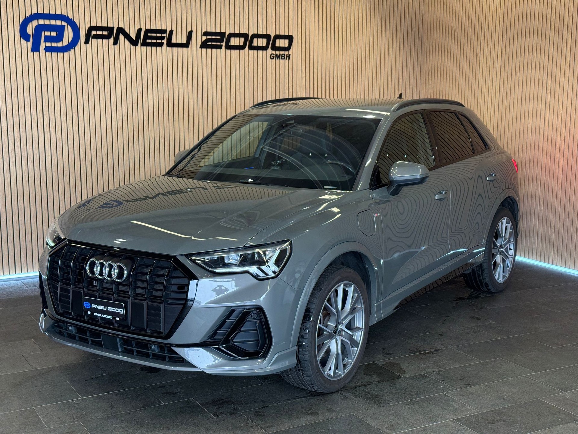 AUDI Q3 45 TFSI e S line Attraction S-tronic-image-1