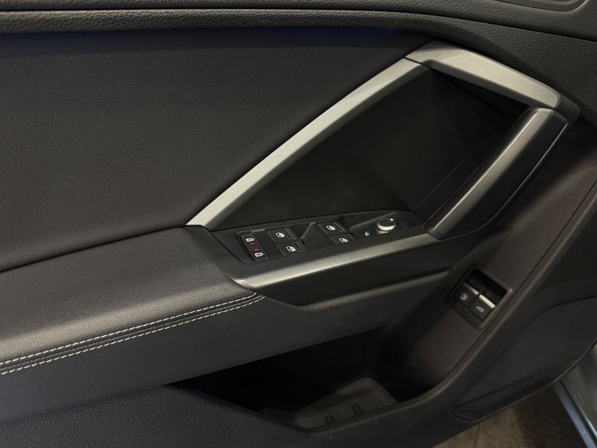 AUDI Q3 45 TFSI e S line Attraction S-tronic-image-16