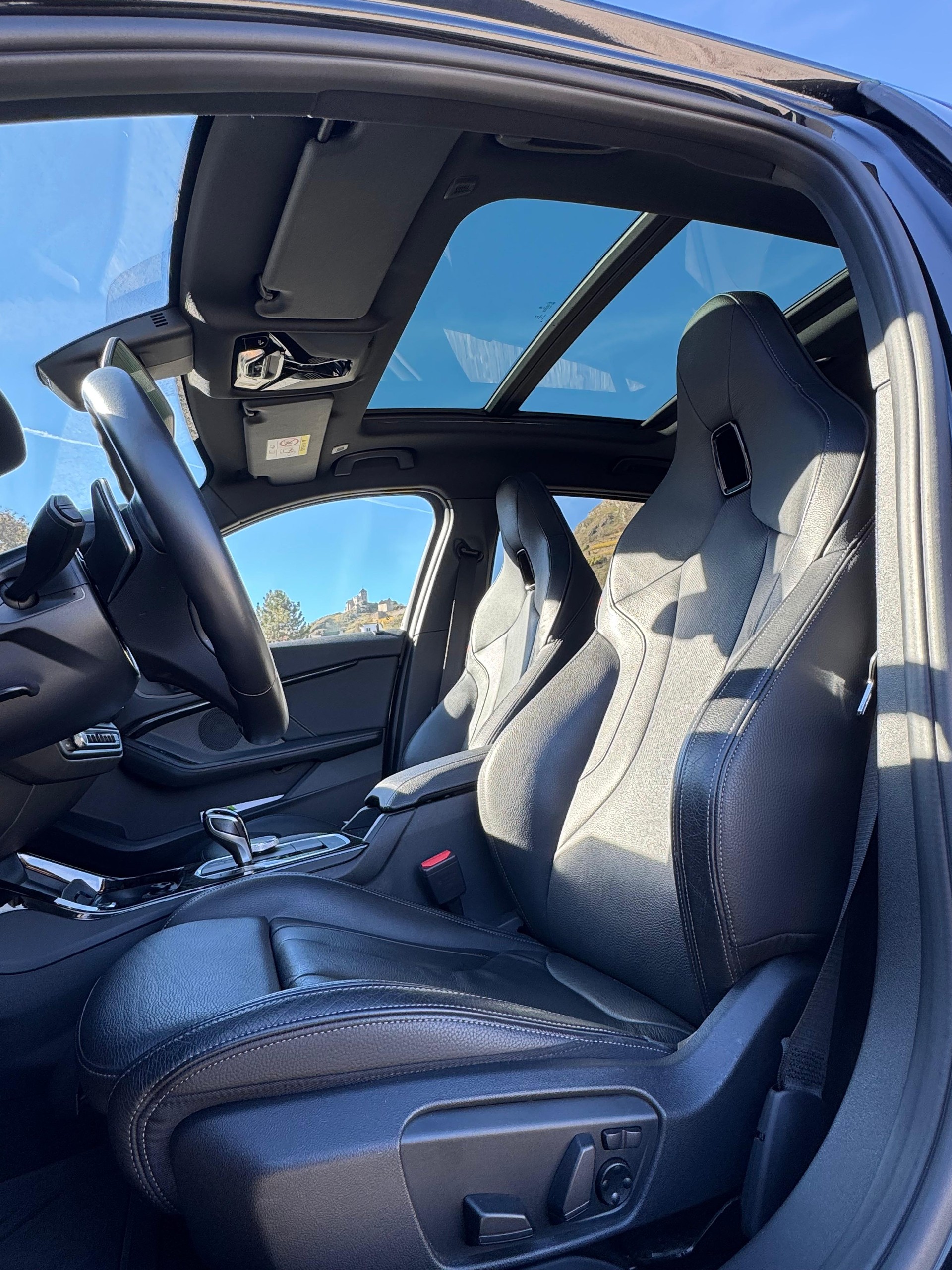 BMW M135i xDrive Steptronic-image-5