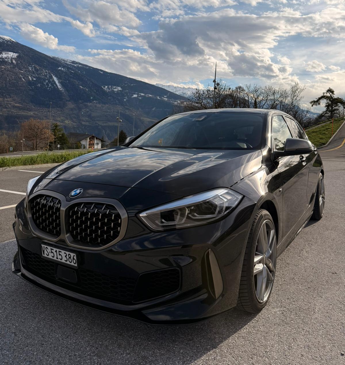 BMW M135i xDrive Steptronic-image-0