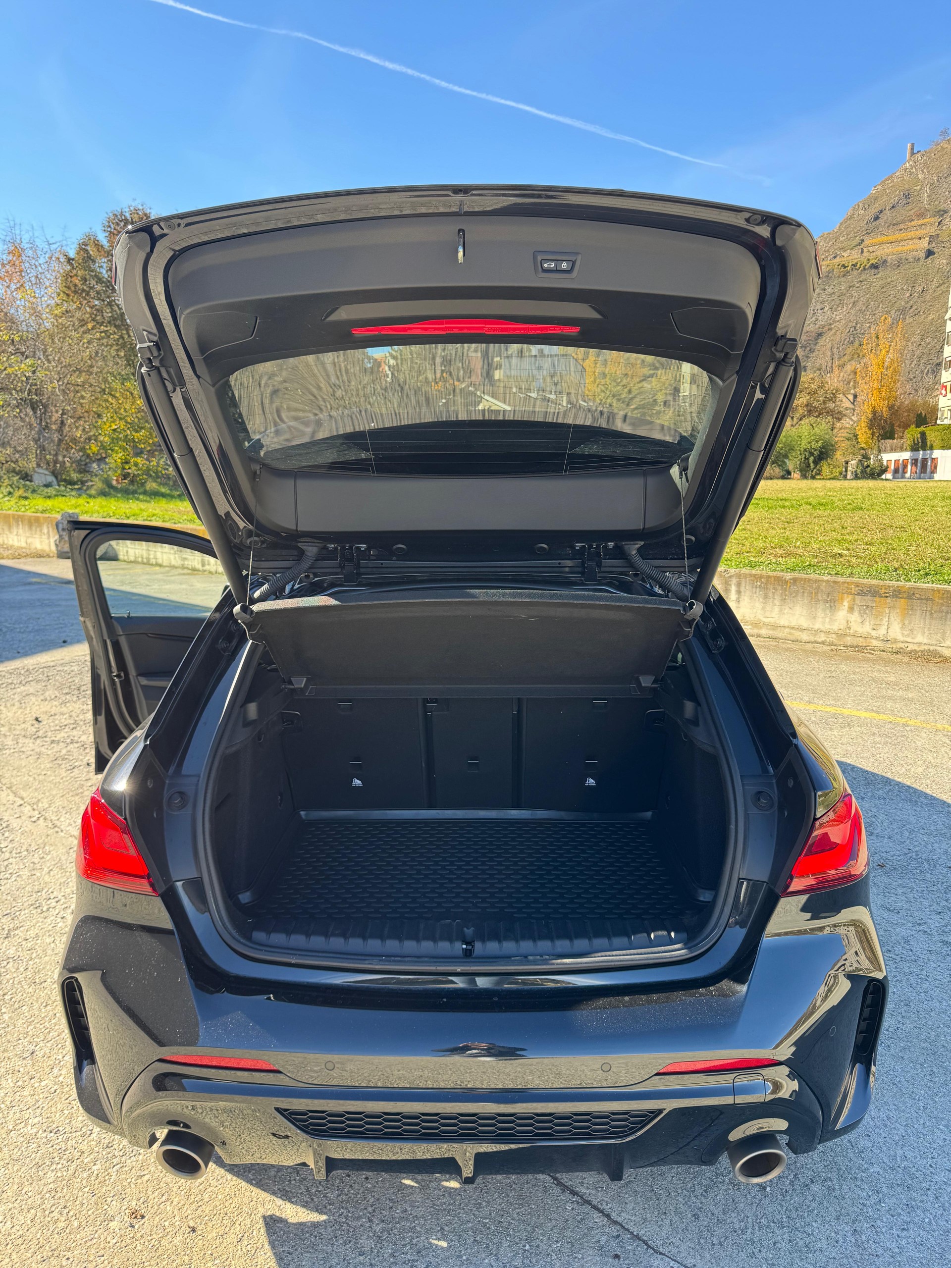 BMW M135i xDrive Steptronic-image-3