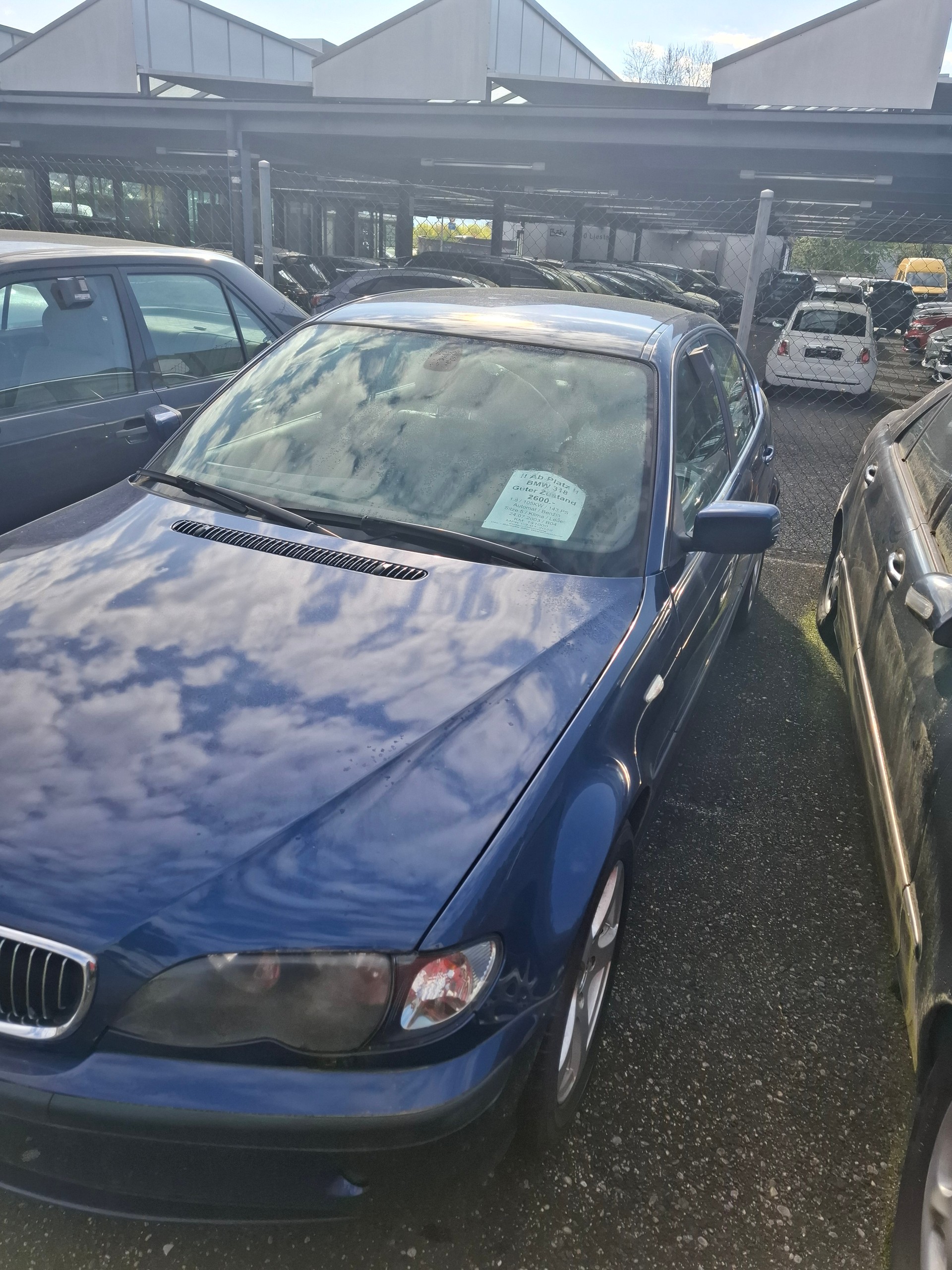 BMW 318i-image-2
