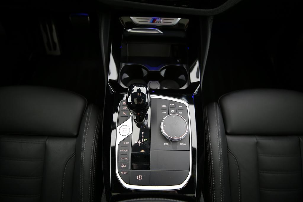 BMW X4 M40d-image-9