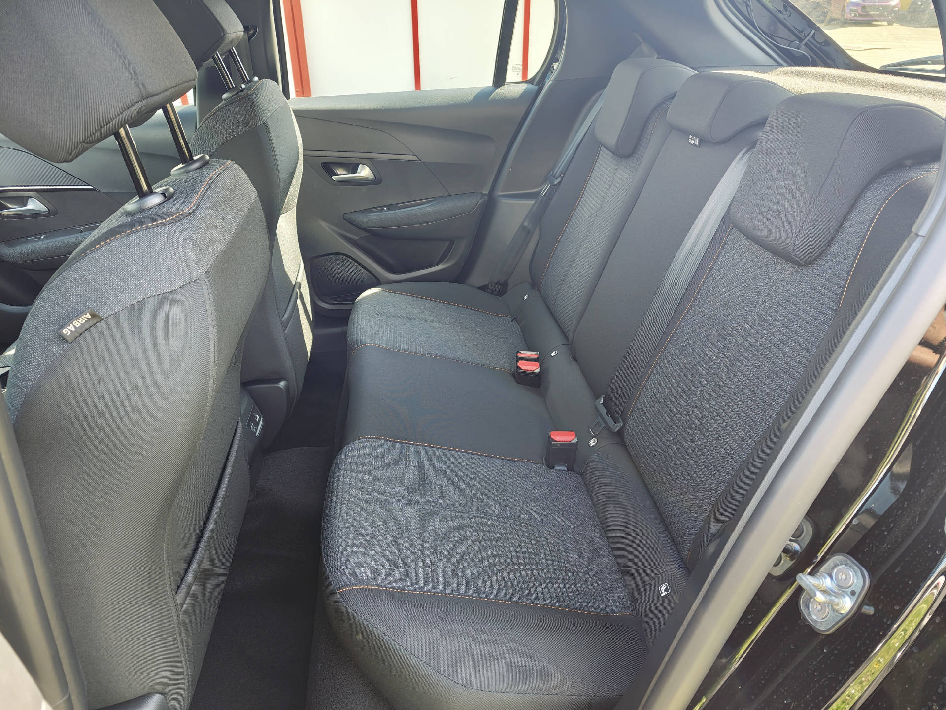 PEUGEOT 208 e-Style-image-9