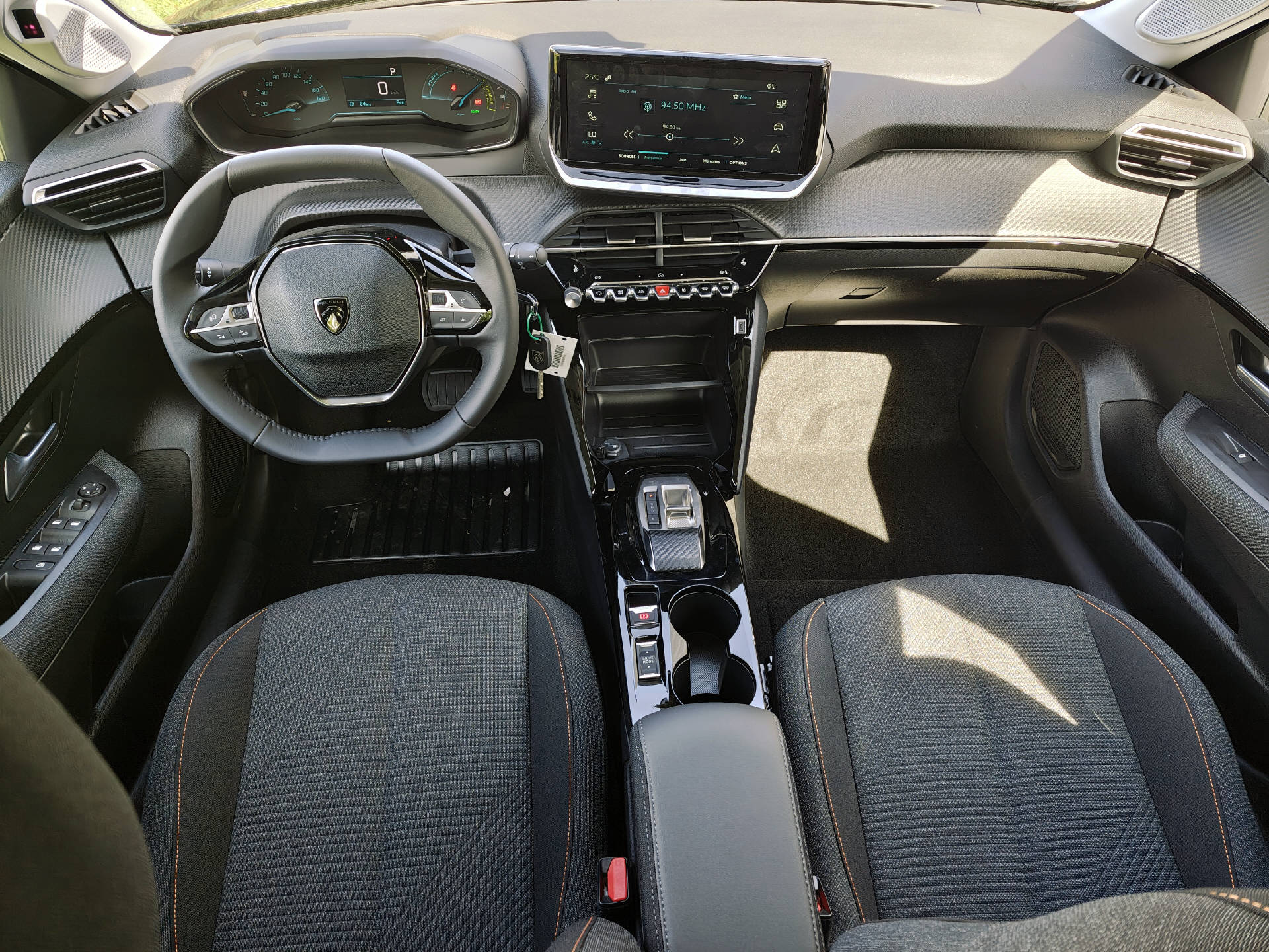 PEUGEOT 208 e-Style-image-13