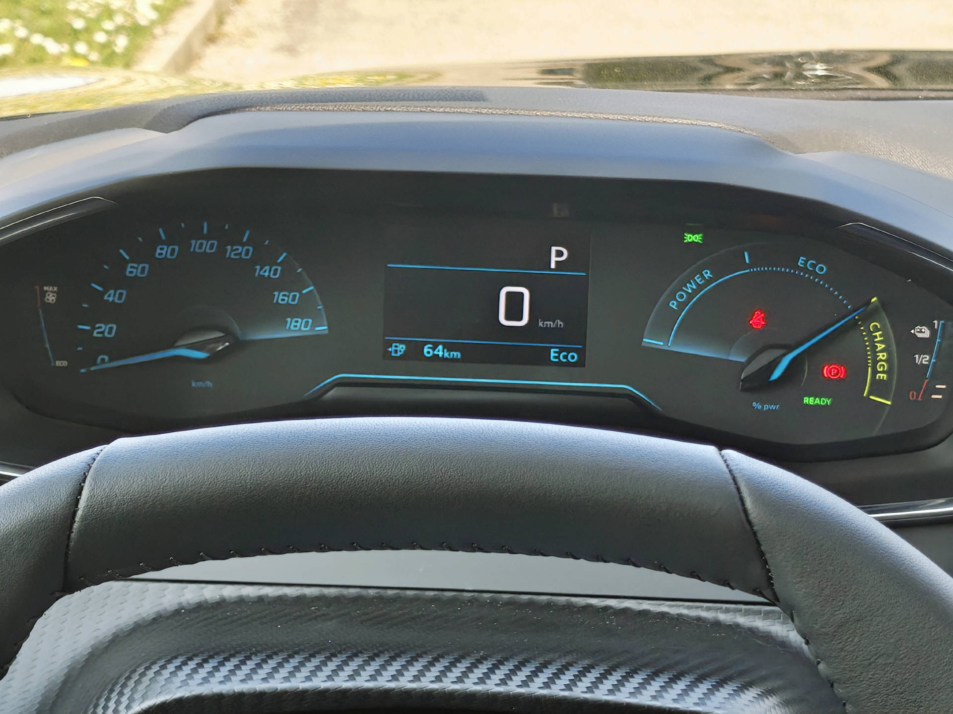 PEUGEOT 208 e-Style-image-11