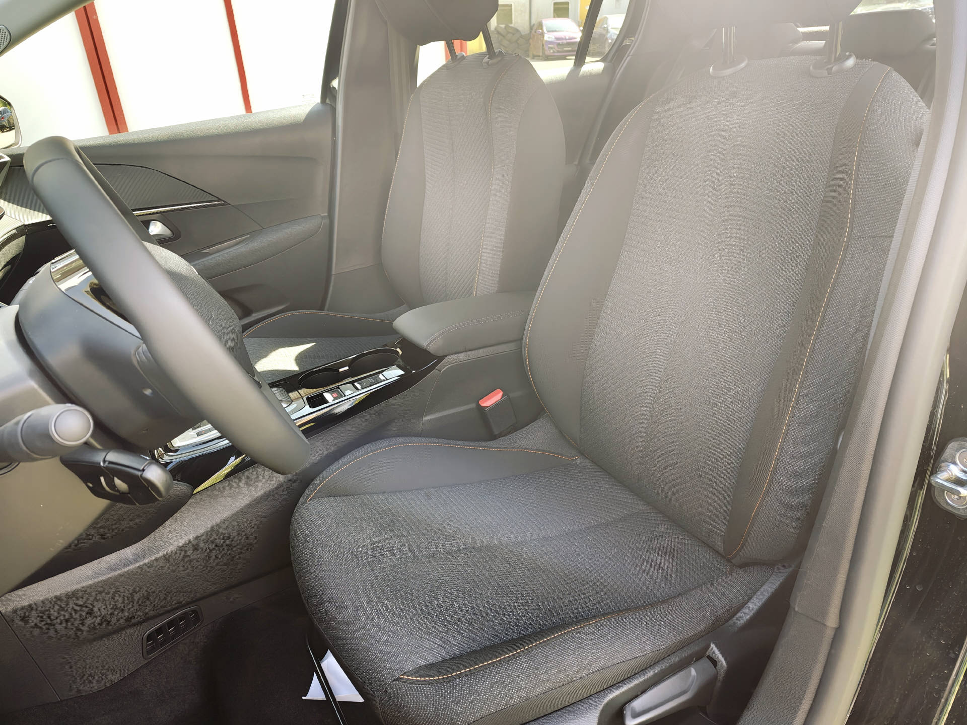 PEUGEOT 208 e-Style-image-8
