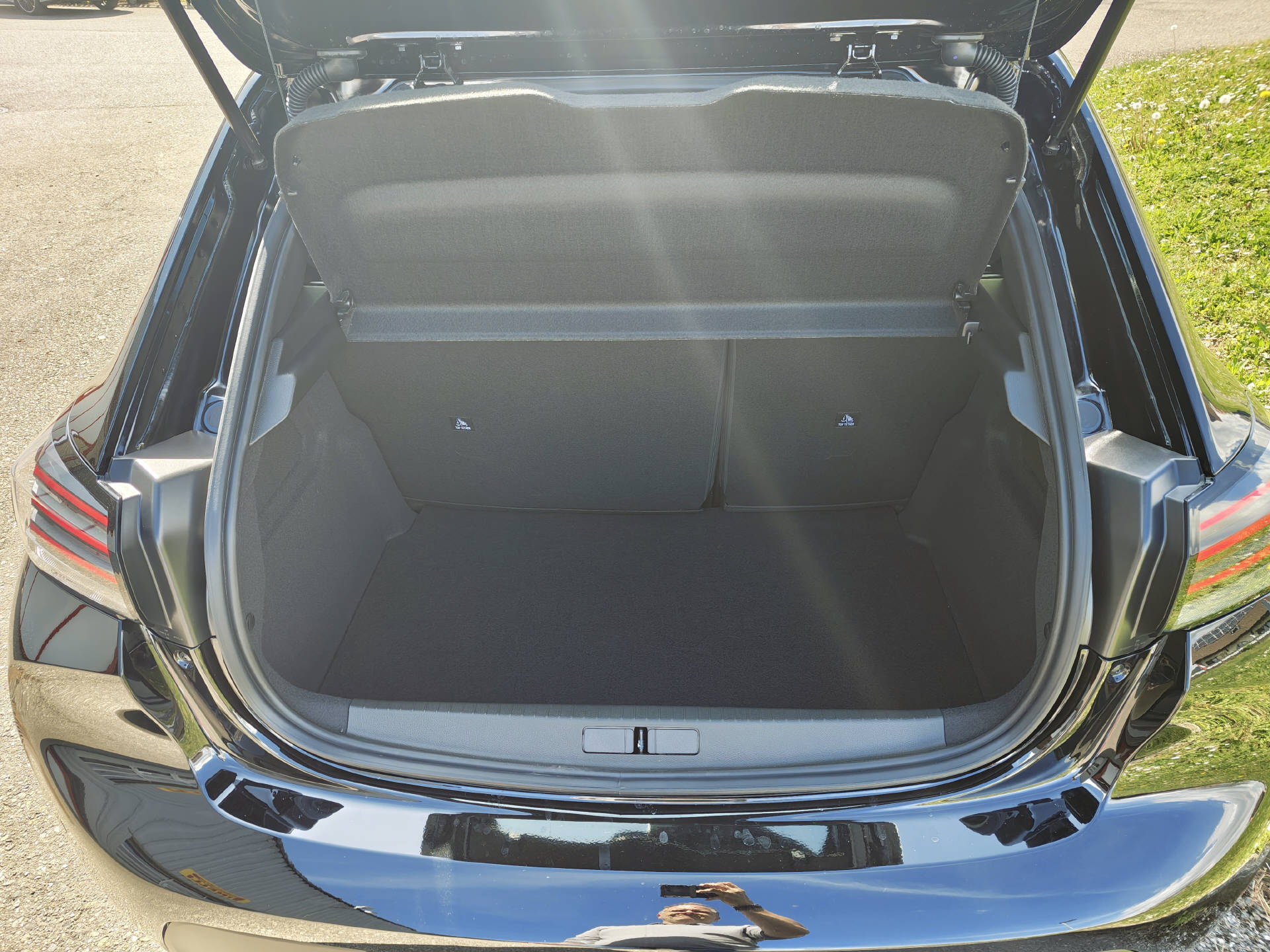 PEUGEOT 208 e-Style-image-14