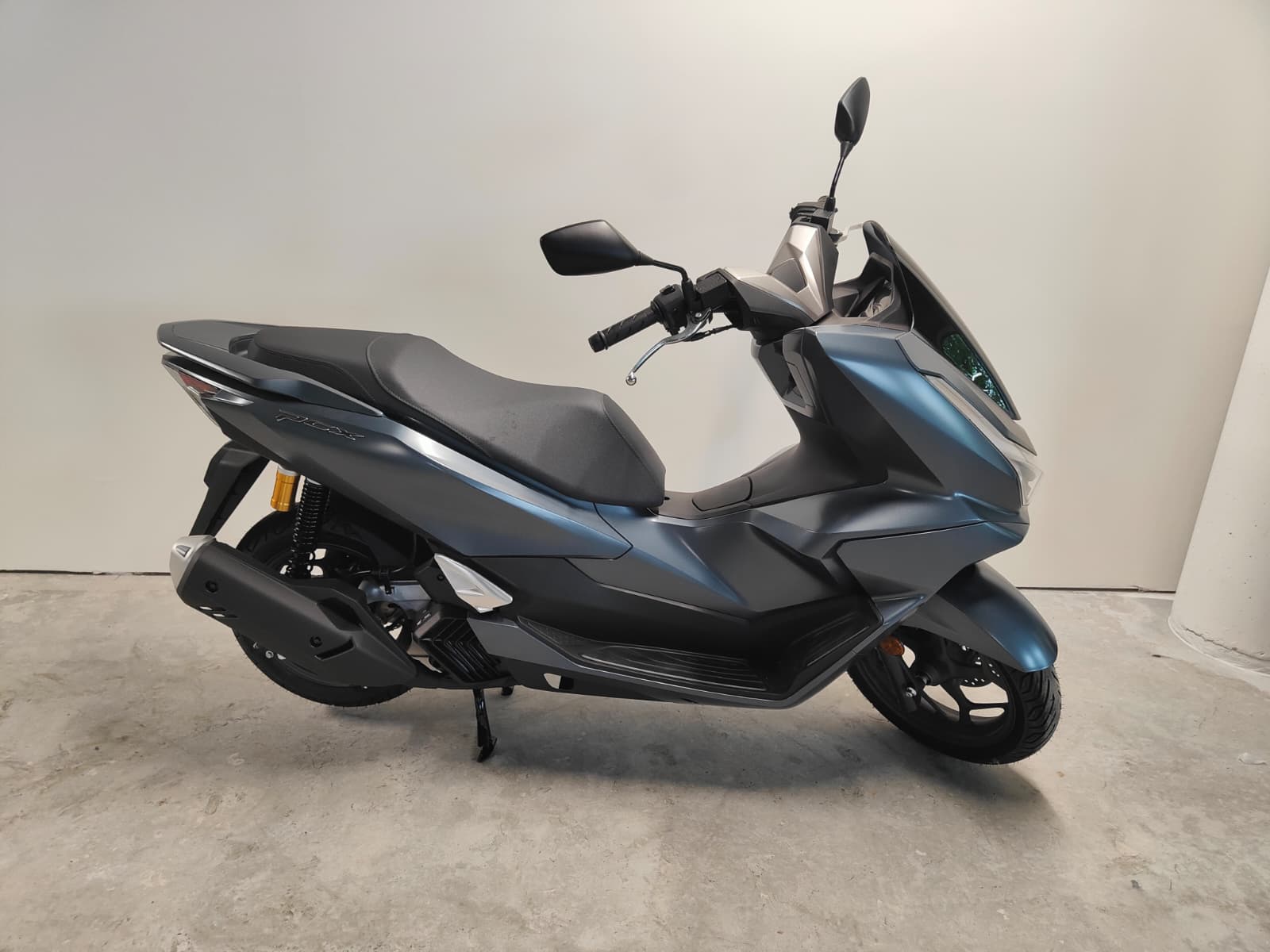 HONDA PCX 125 DX TFT. connectivity-showroom-element-1