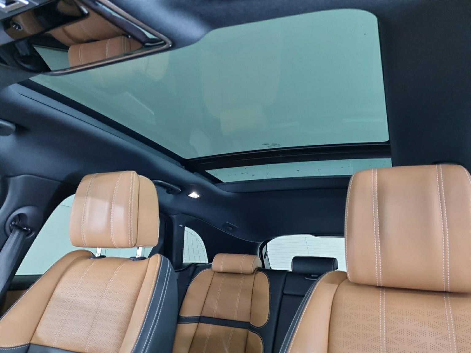 LAND ROVER Range Rover Velar R-Dynamic D 300 SE Automatic-image-12