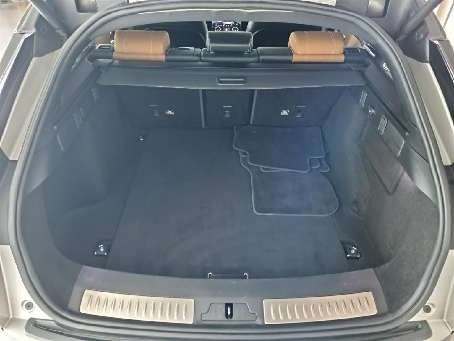 LAND ROVER Range Rover Velar R-Dynamic D 300 SE Automatic-image-13