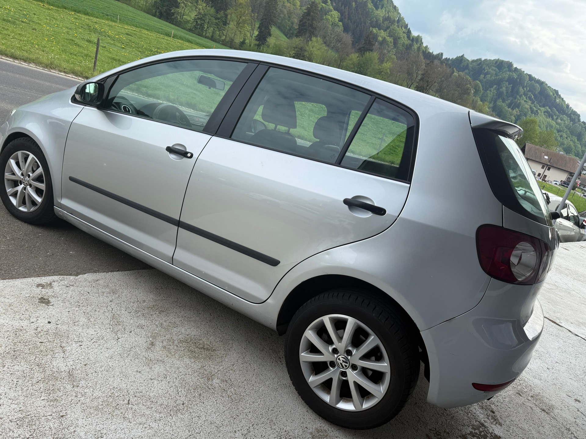 VW Golf Plus 2.0 TDI Comfortline DSG-image-4