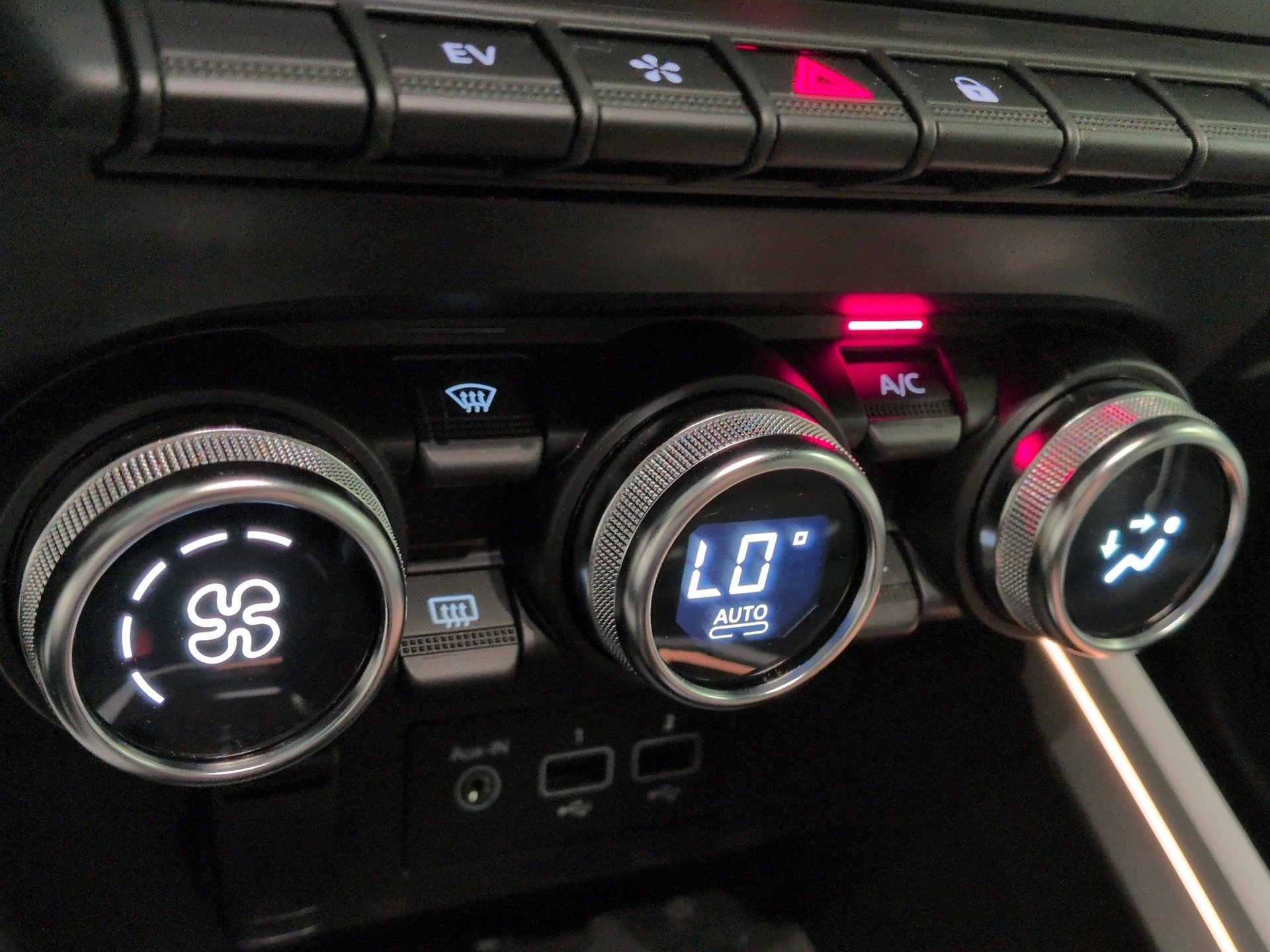RENAULT Clio 1.6 E-Tech Techno-image-19
