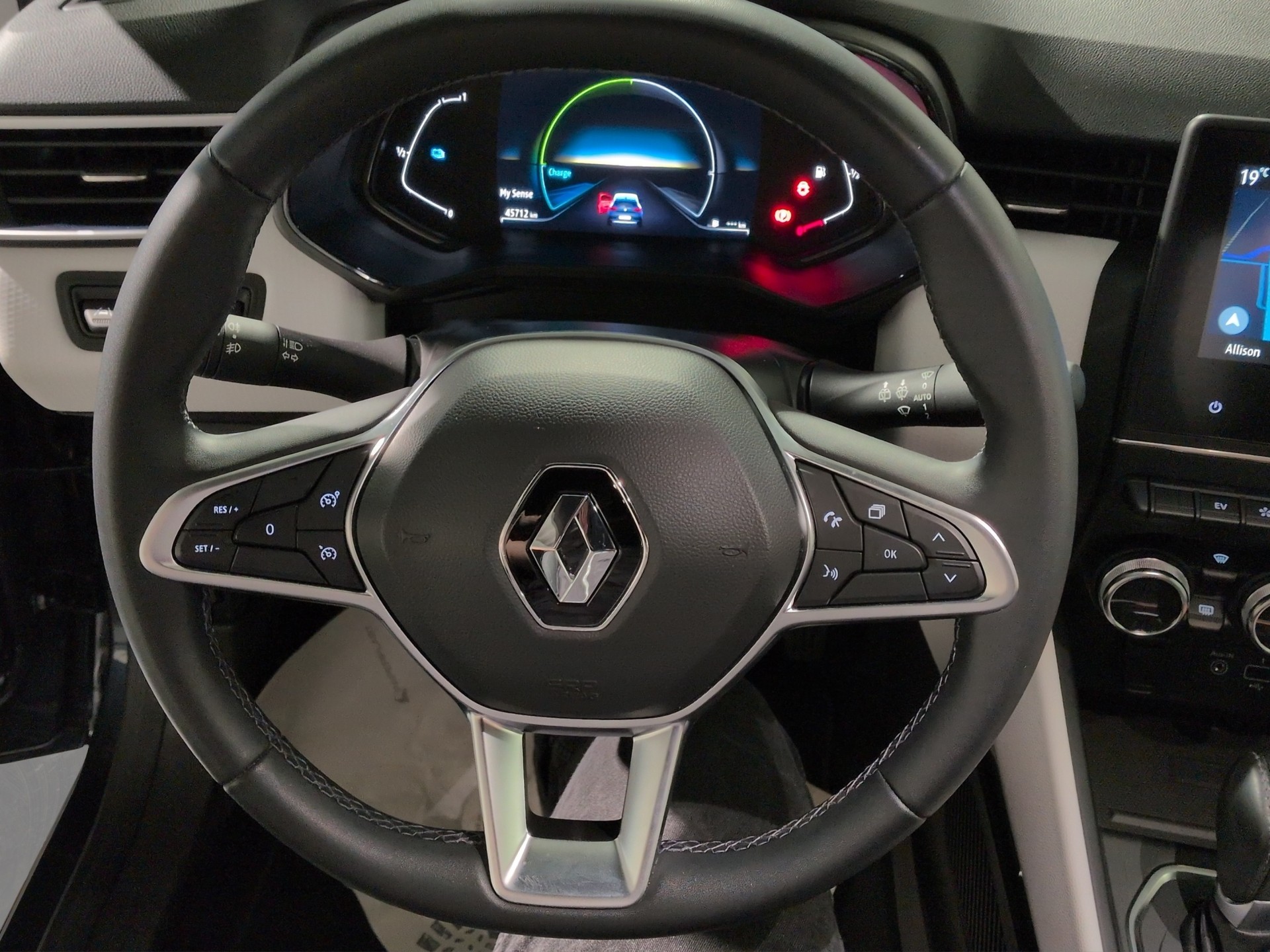 RENAULT Clio 1.6 E-Tech Techno-image-9