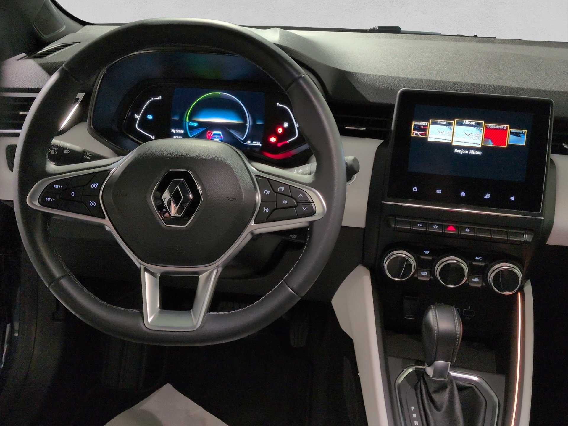 RENAULT Clio 1.6 E-Tech Techno-image-13