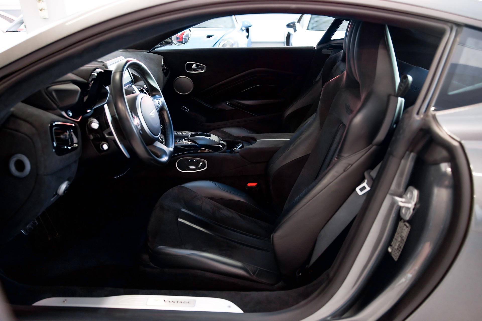 ASTON MARTIN V8 Vantage 4.0 Coupé ohne OPF-image-17