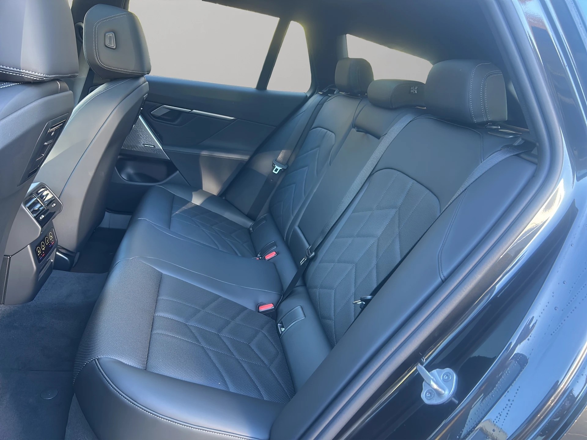 BMW 530e xDrive Touring M Sport Steptronic-image-15