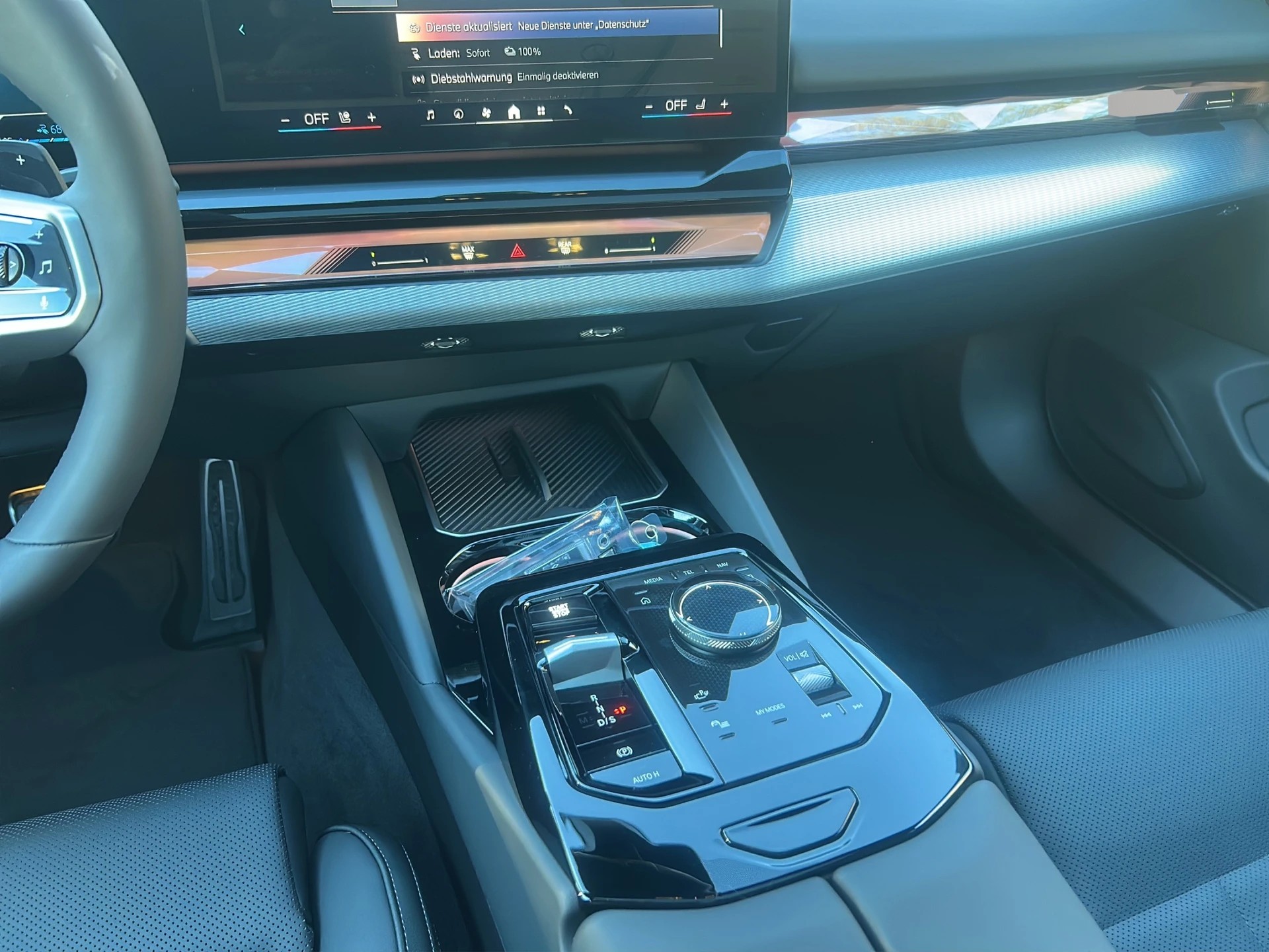 BMW 530e xDrive Touring M Sport Steptronic-image-11