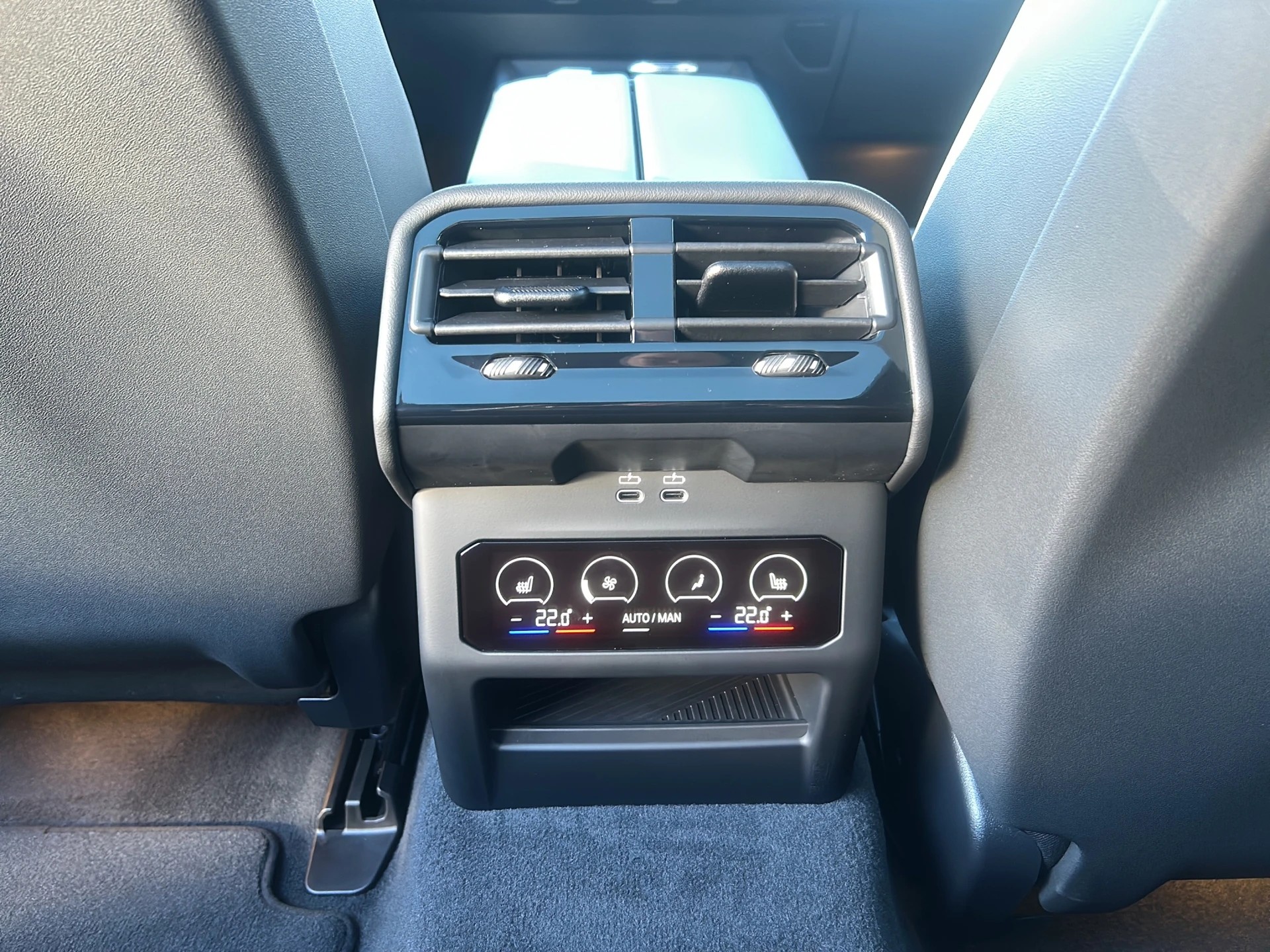 BMW 530e xDrive Touring M Sport Steptronic-image-12